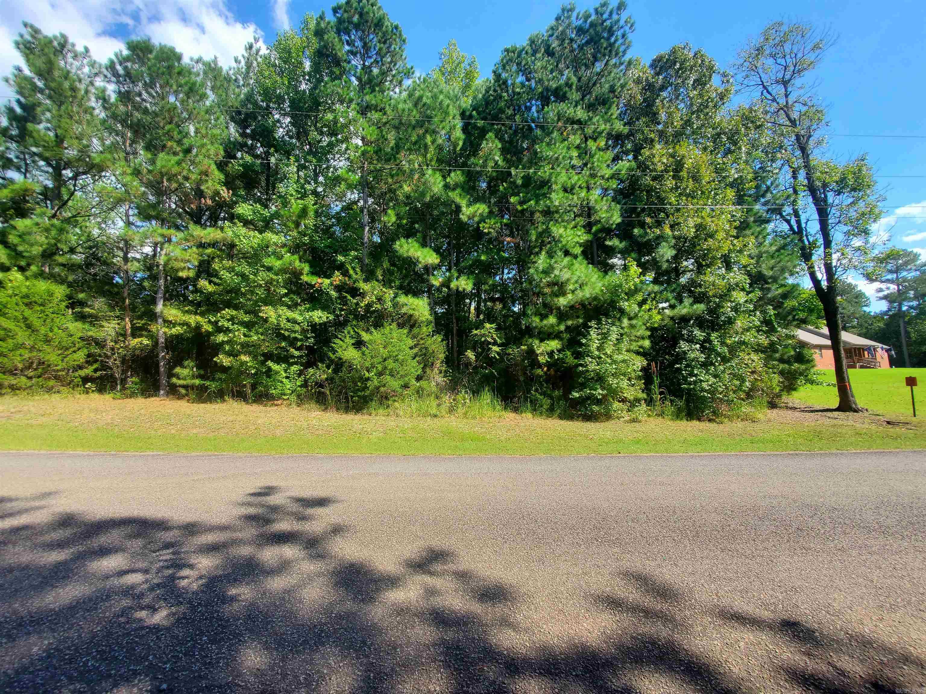This amazing wooded property is located just seconds from Reeds Access at peaceful Lake Barnett. Build your new home surrounded by a beautiful community. Country living at its finest!