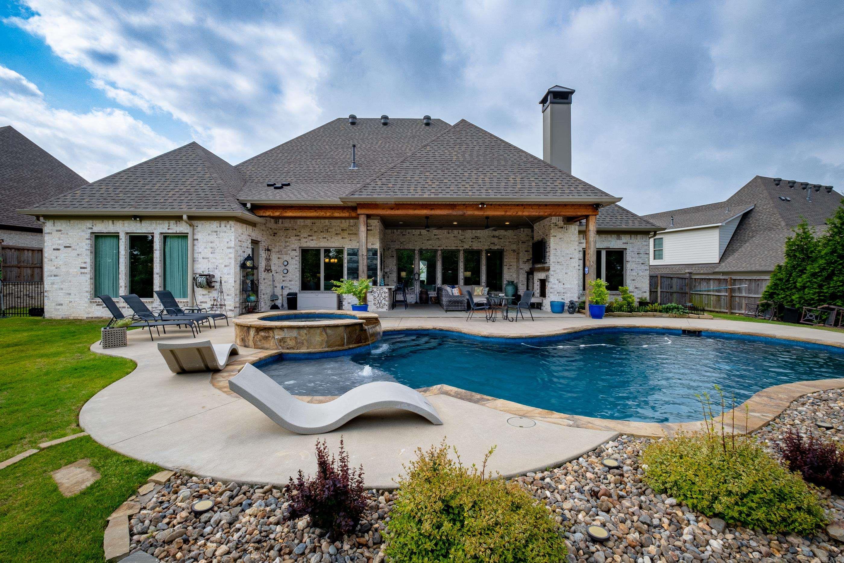 CHENAL VALLEY "FALSTONE COURT" - Residential