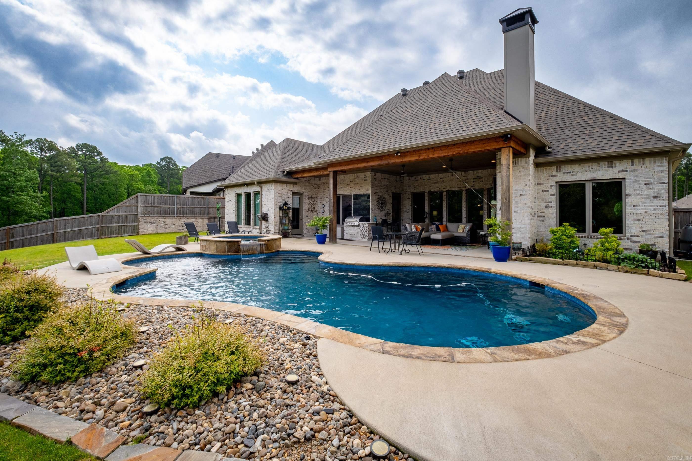 CHENAL VALLEY "FALSTONE COURT" - Residential