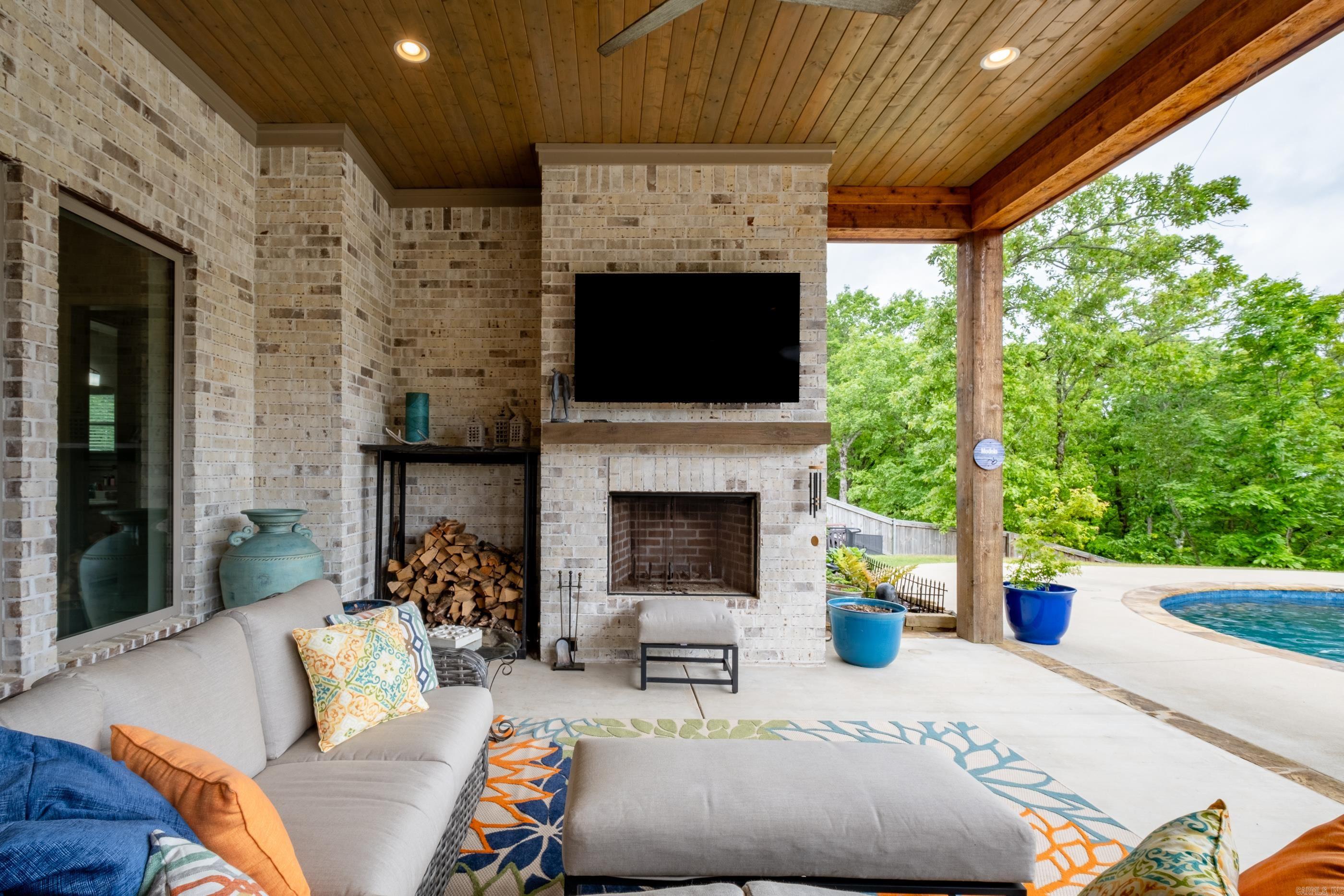 CHENAL VALLEY "FALSTONE COURT" - Residential