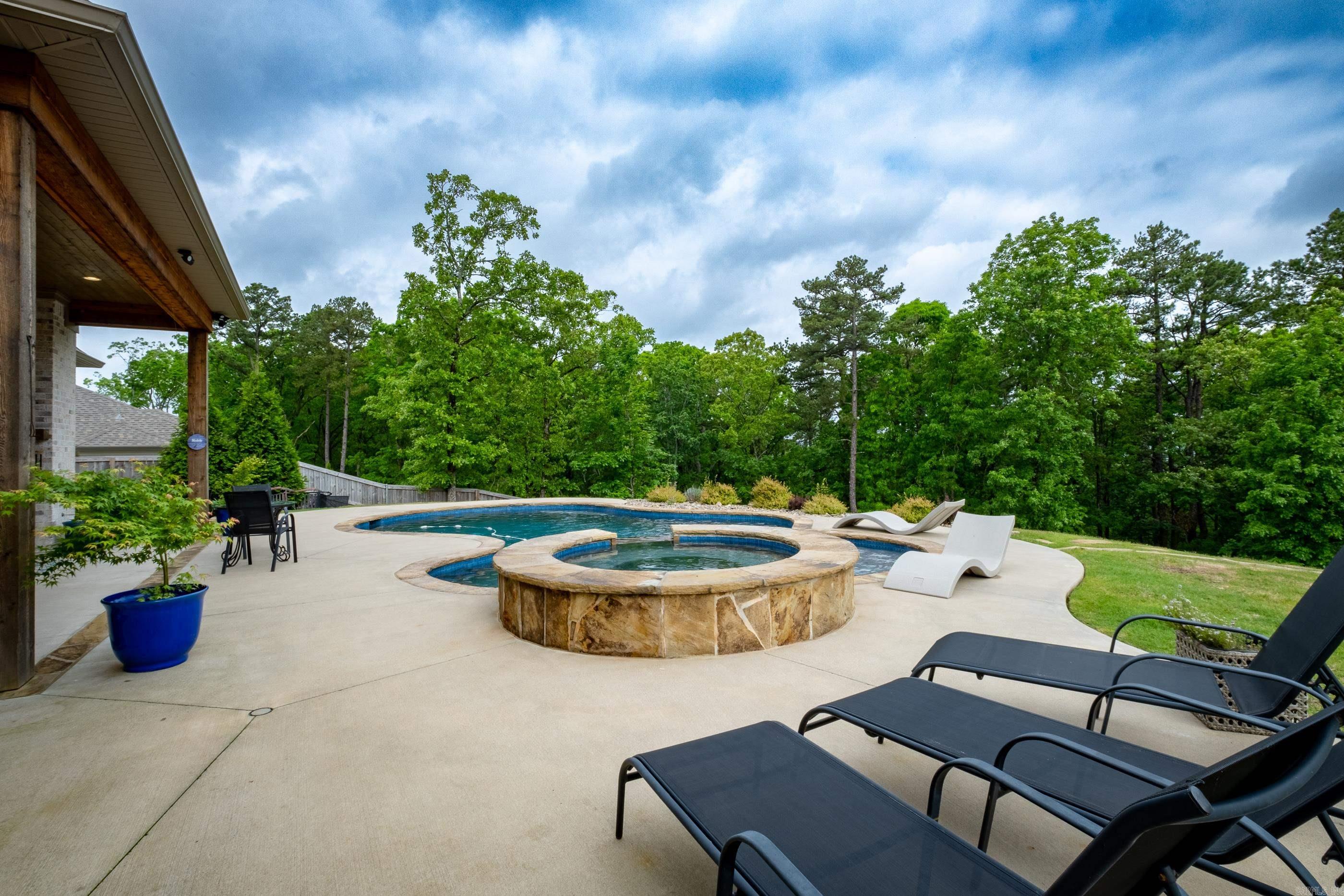 CHENAL VALLEY "FALSTONE COURT" - Residential