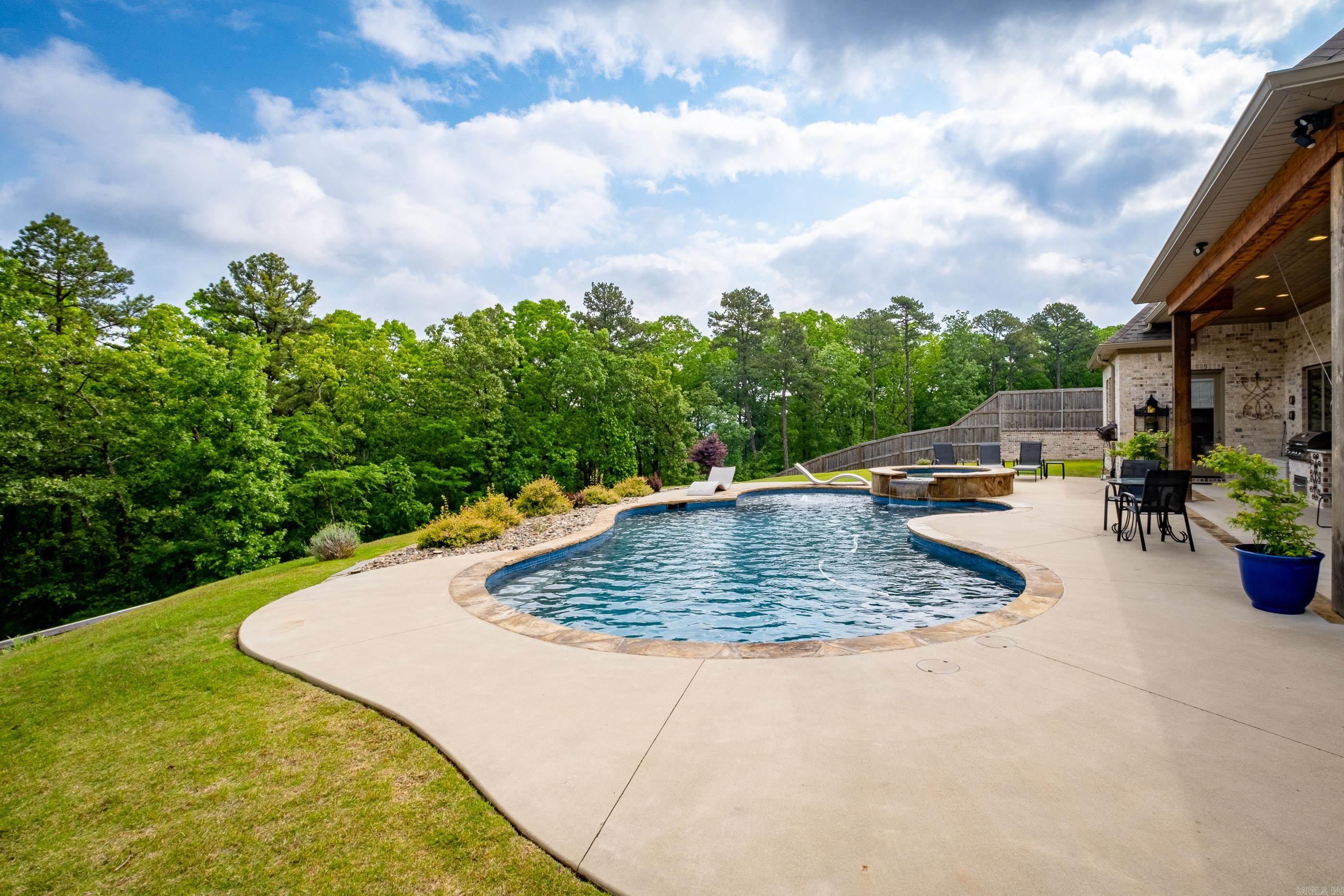 CHENAL VALLEY "FALSTONE COURT" - Residential