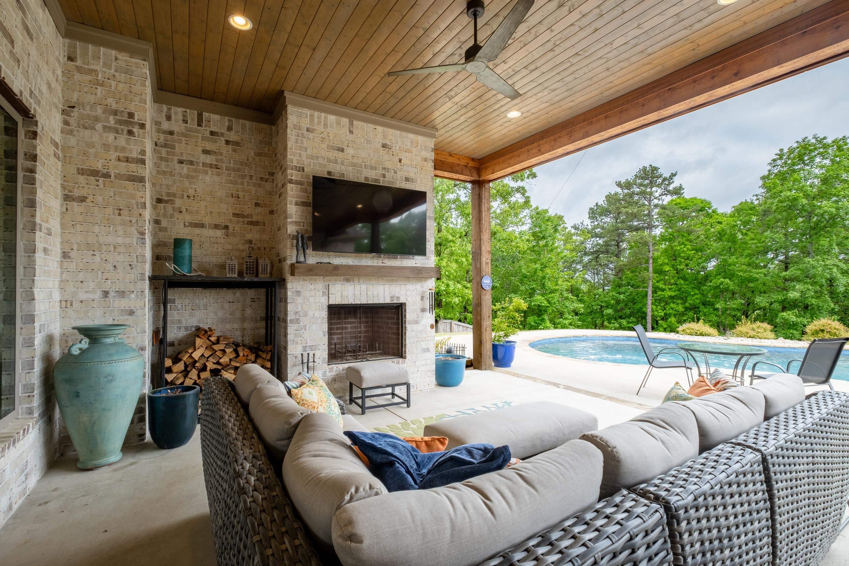 CHENAL VALLEY "FALSTONE COURT" - Residential