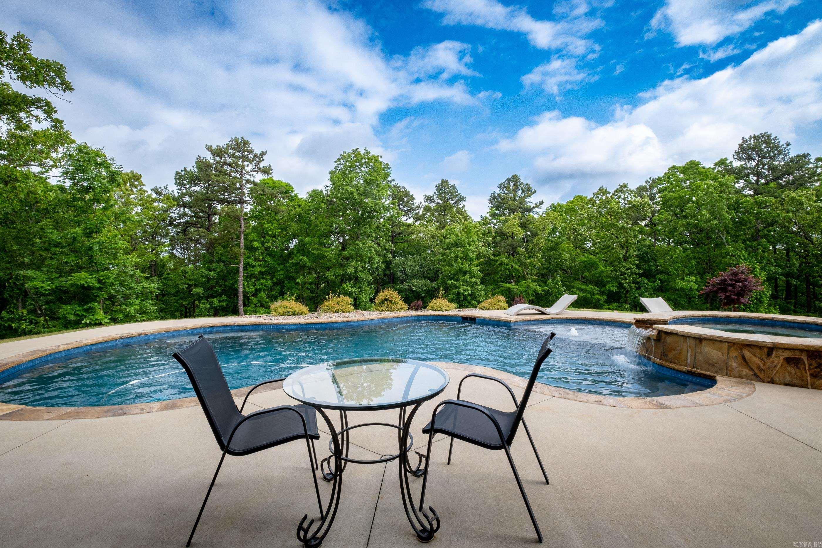 CHENAL VALLEY "FALSTONE COURT" - Residential