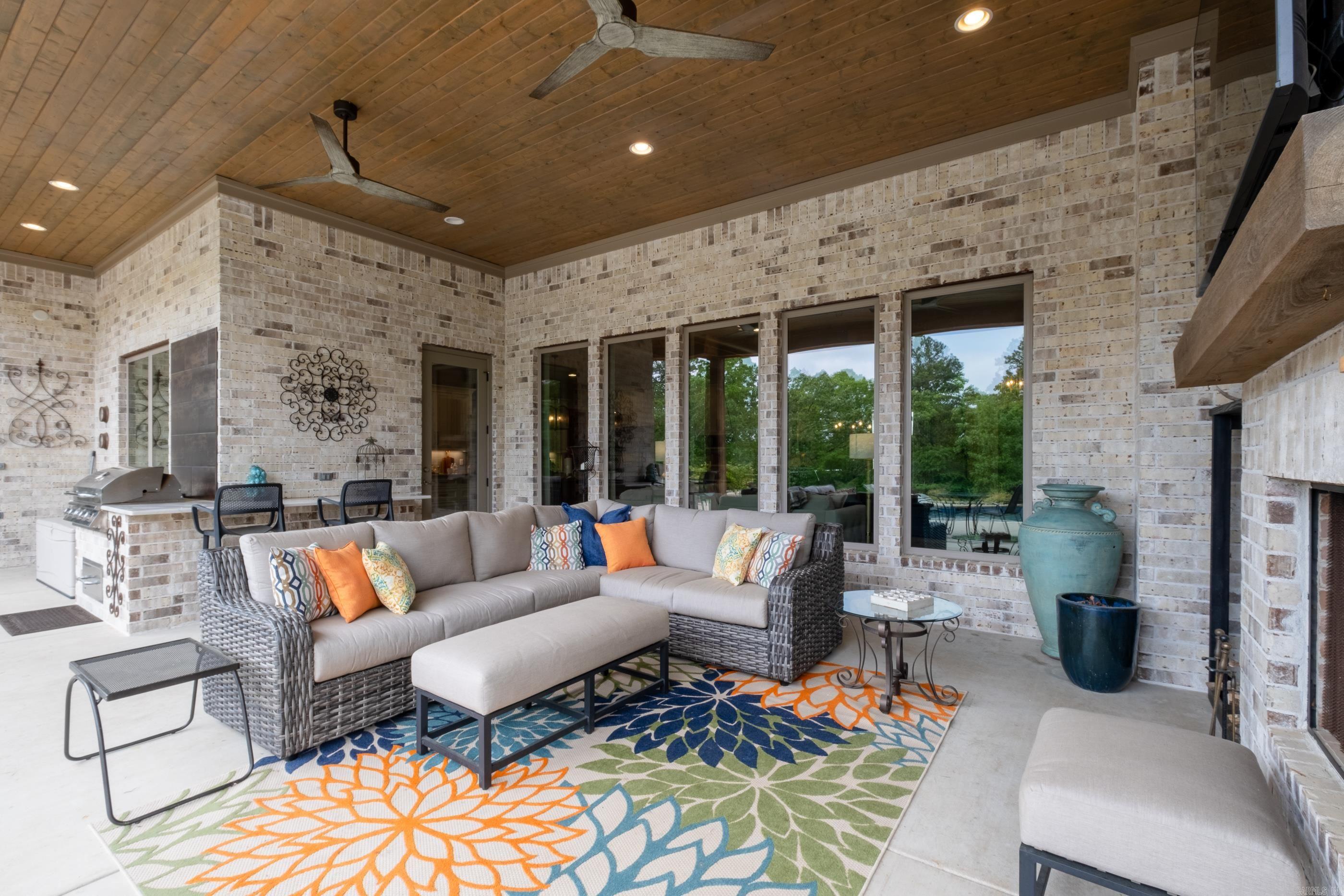 CHENAL VALLEY "FALSTONE COURT" - Residential