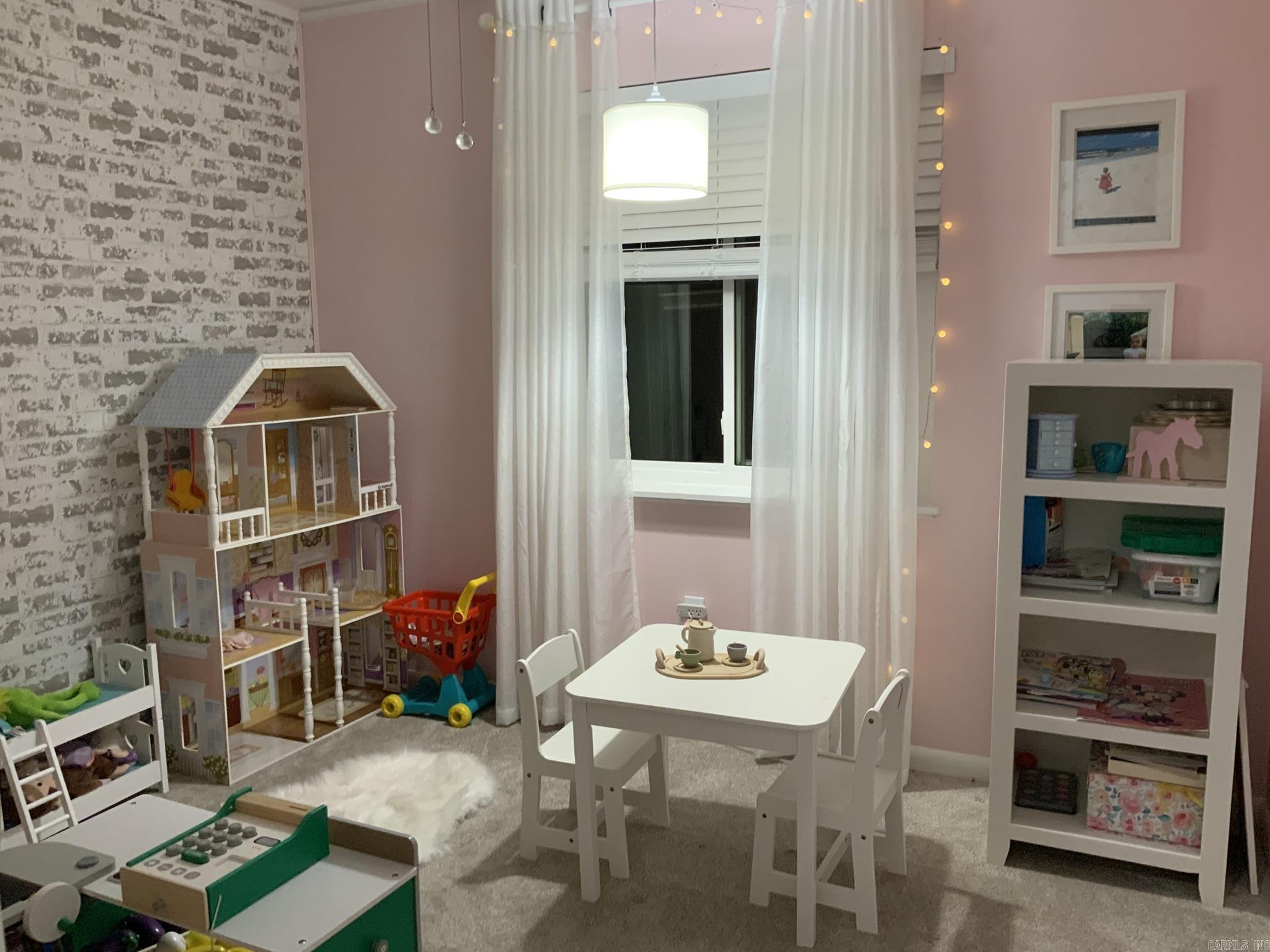 PINE WOOD HILL ADDN - Residential