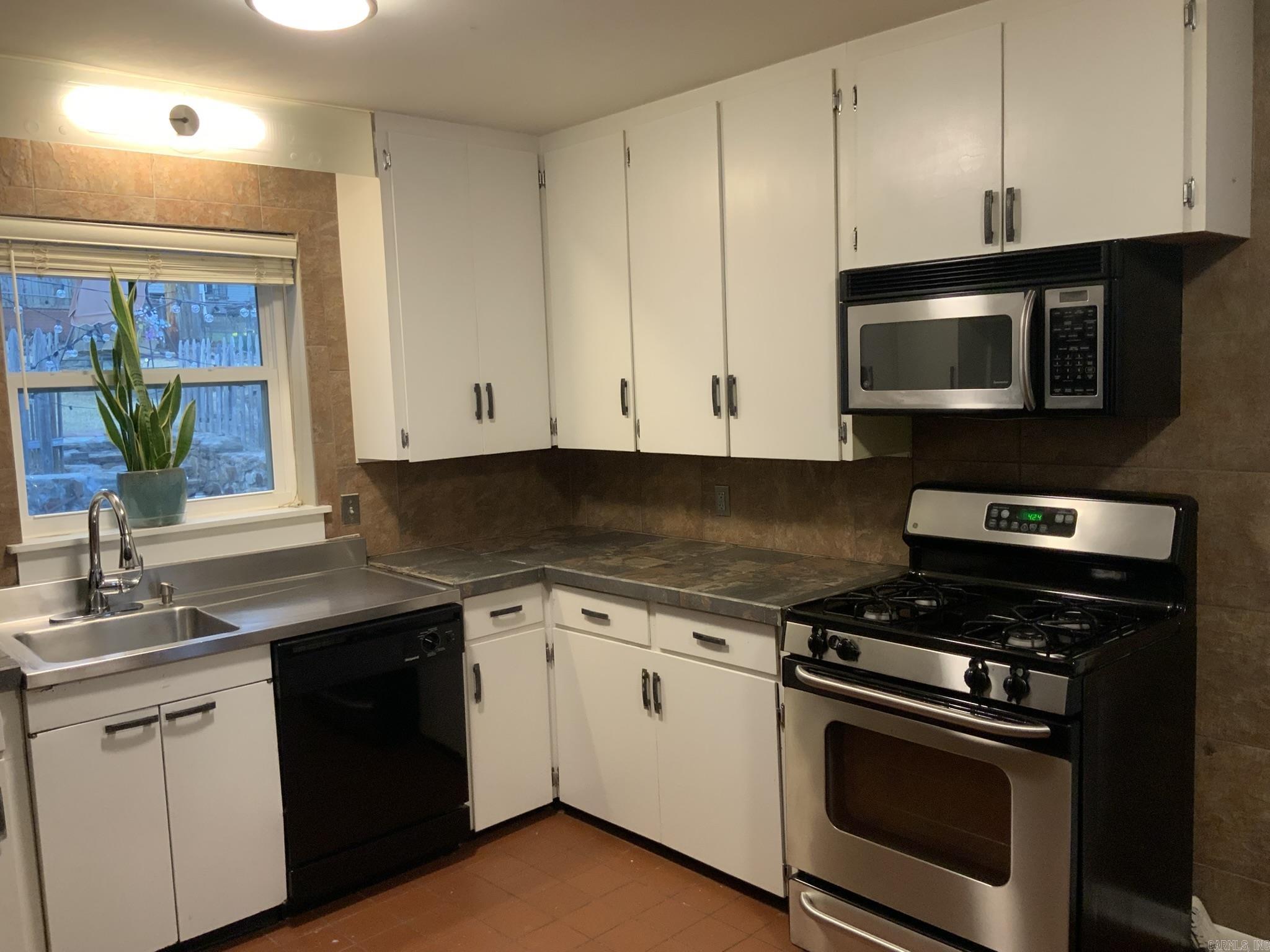 PINE WOOD HILL ADDN - Residential