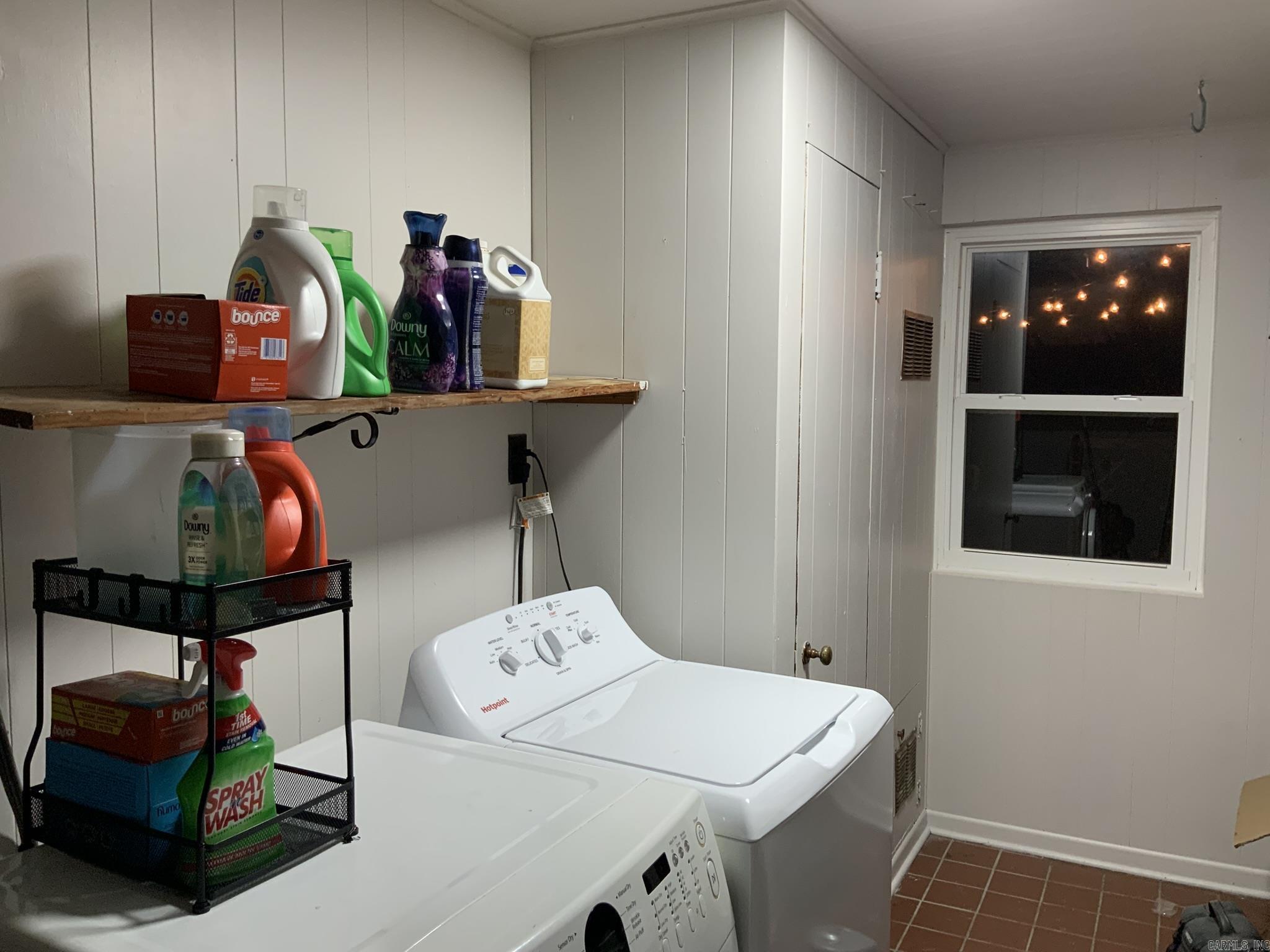 PINE WOOD HILL ADDN - Residential