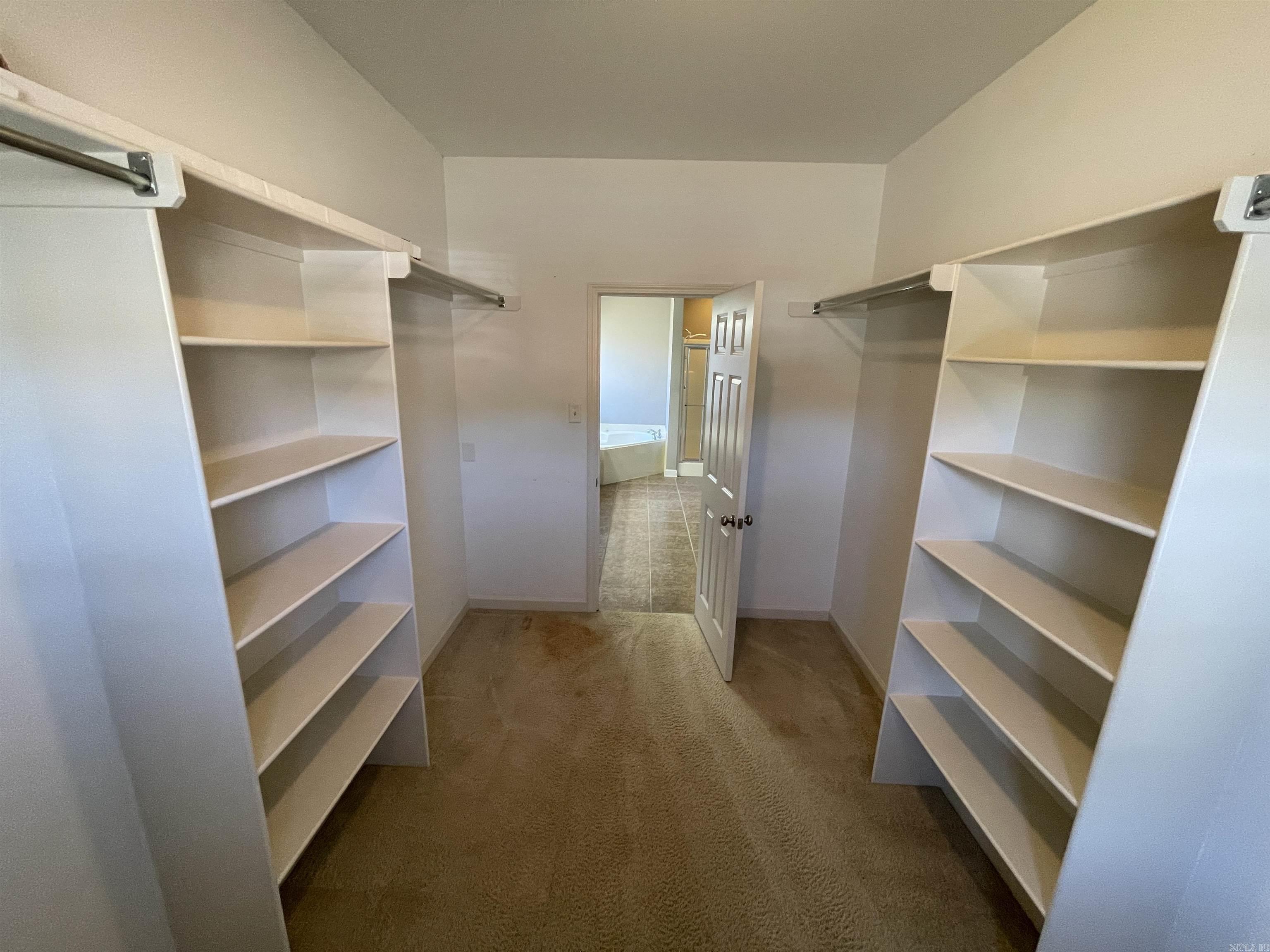 THE OAKS - Residential