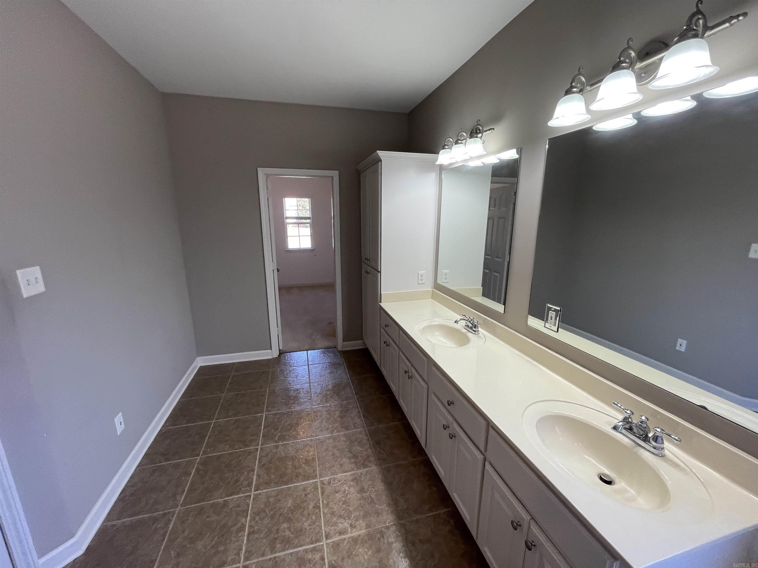 THE OAKS - Residential