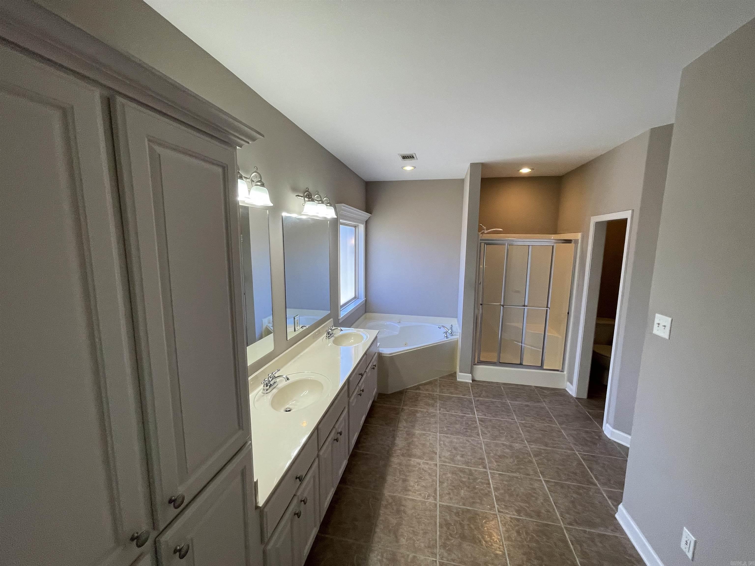 THE OAKS - Residential