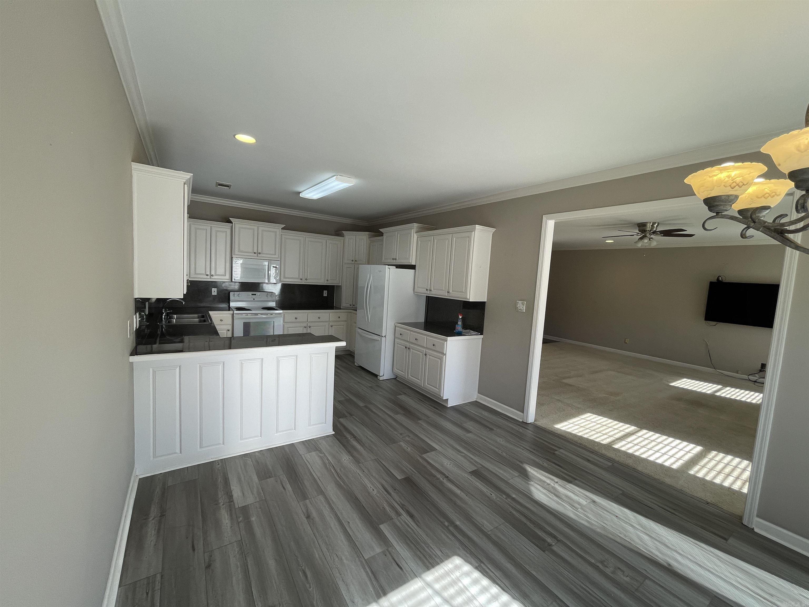 THE OAKS - Residential