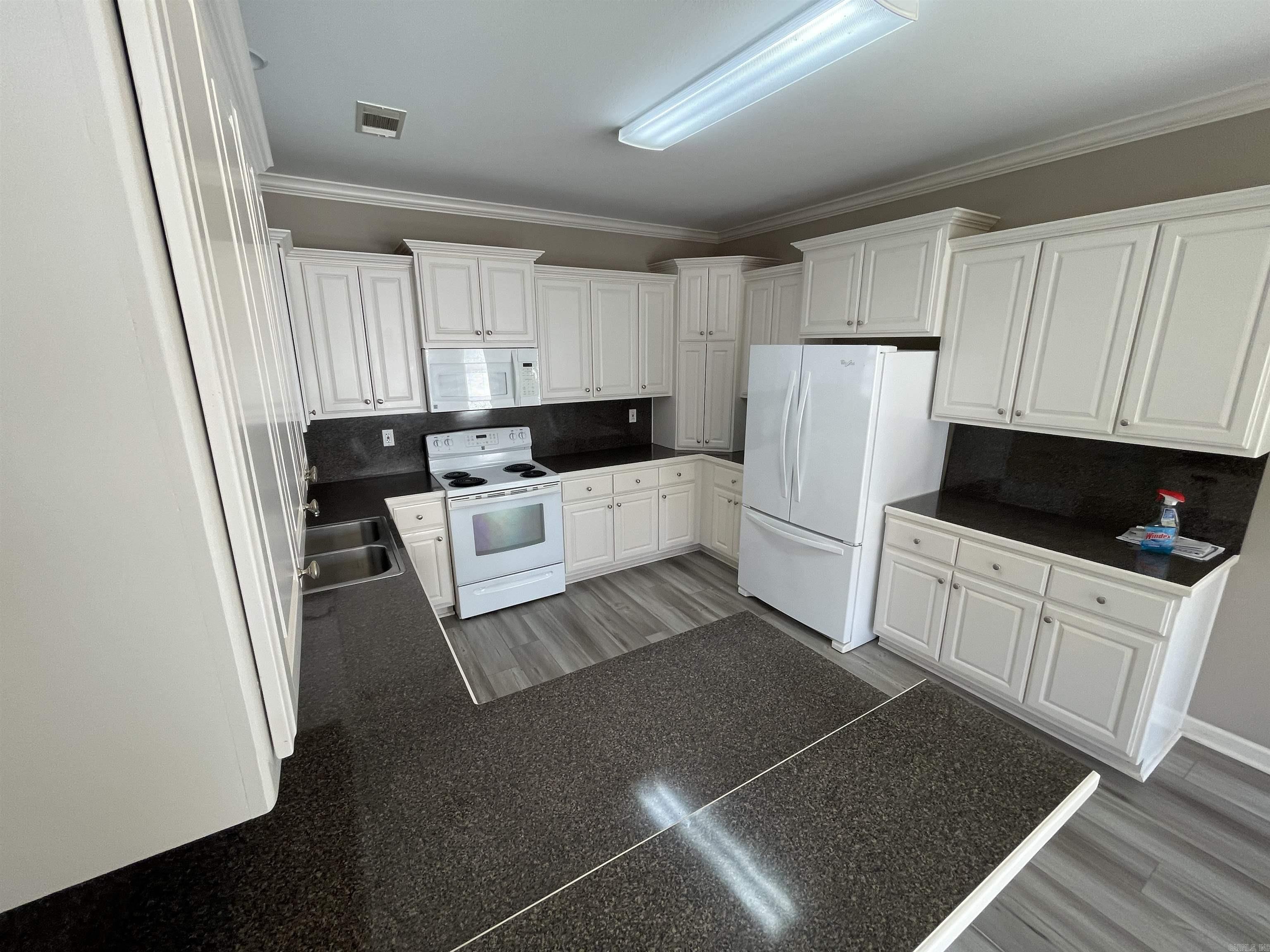 THE OAKS - Residential