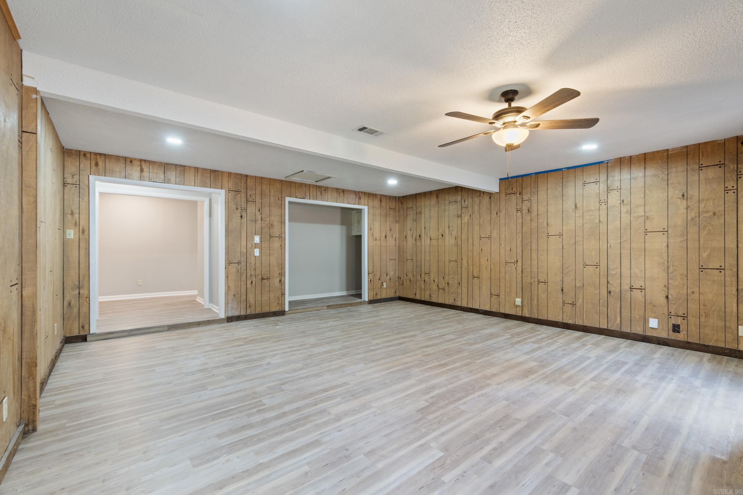 ROYAL MANOR - Residential