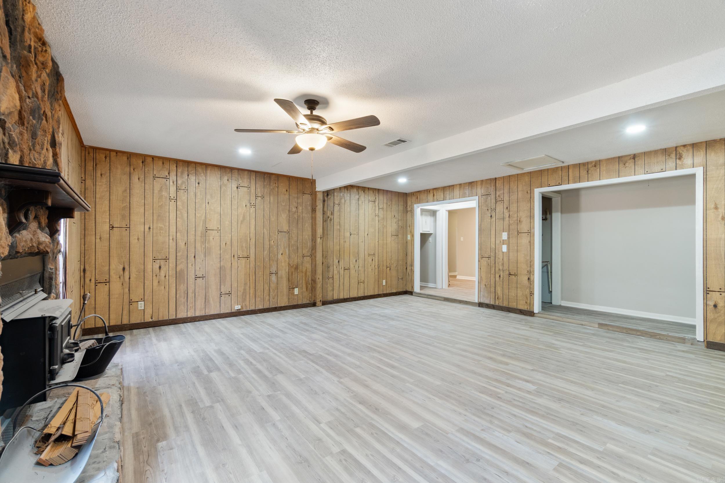 ROYAL MANOR - Residential