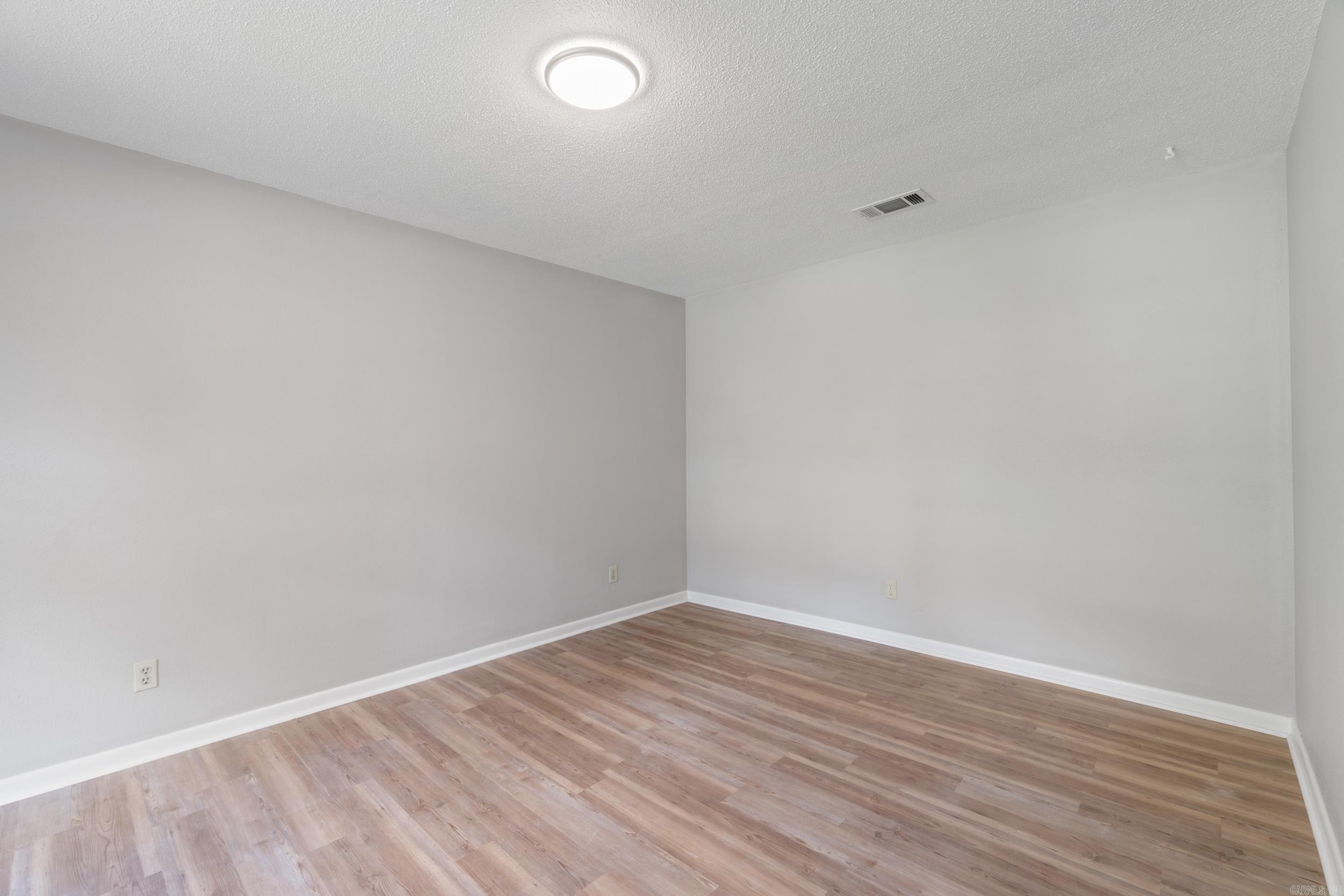 ROYAL MANOR - Residential