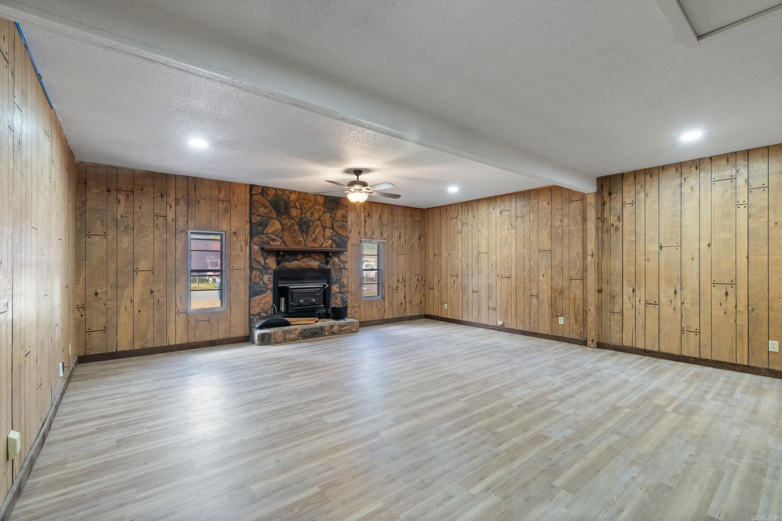 ROYAL MANOR - Residential