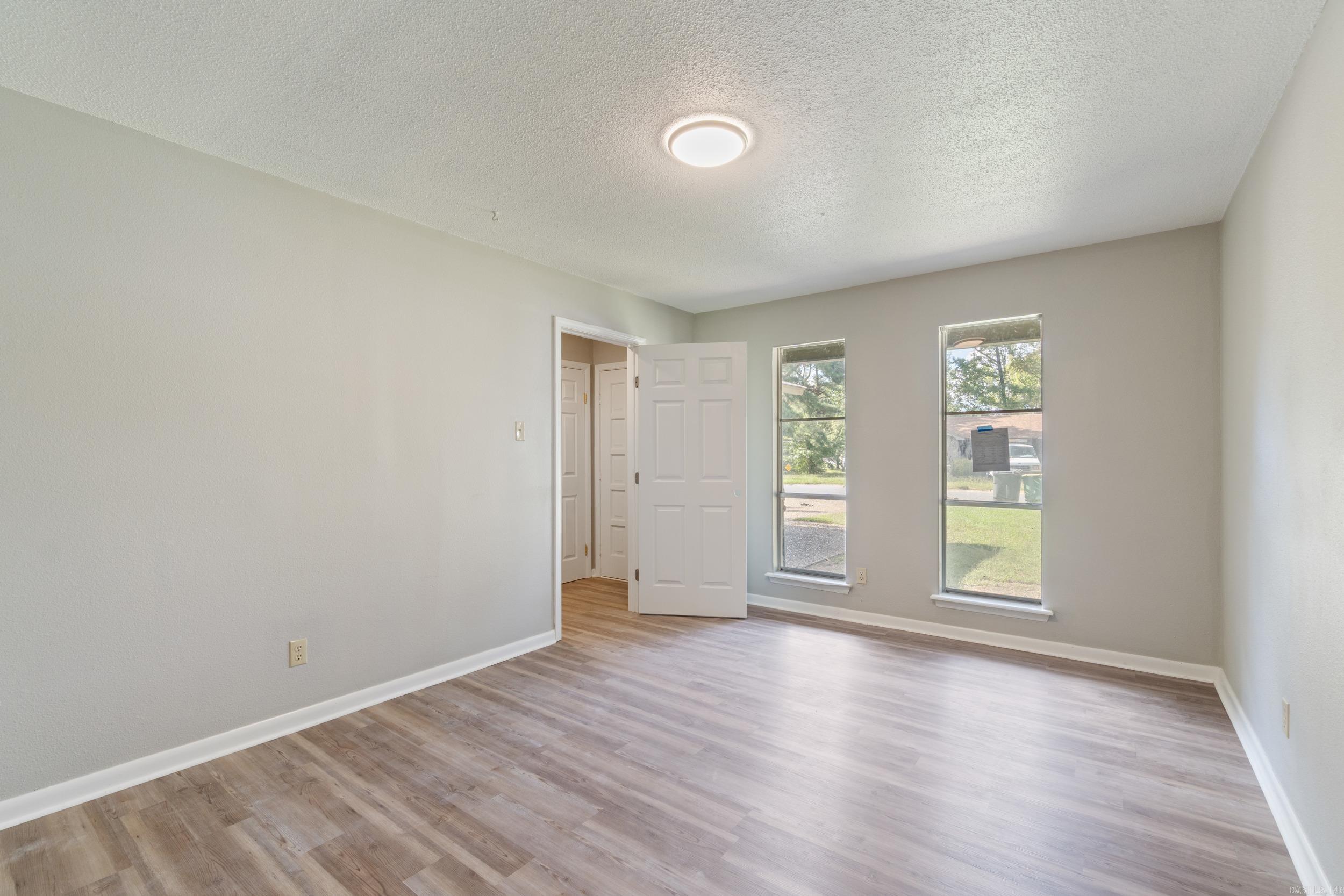 ROYAL MANOR - Residential