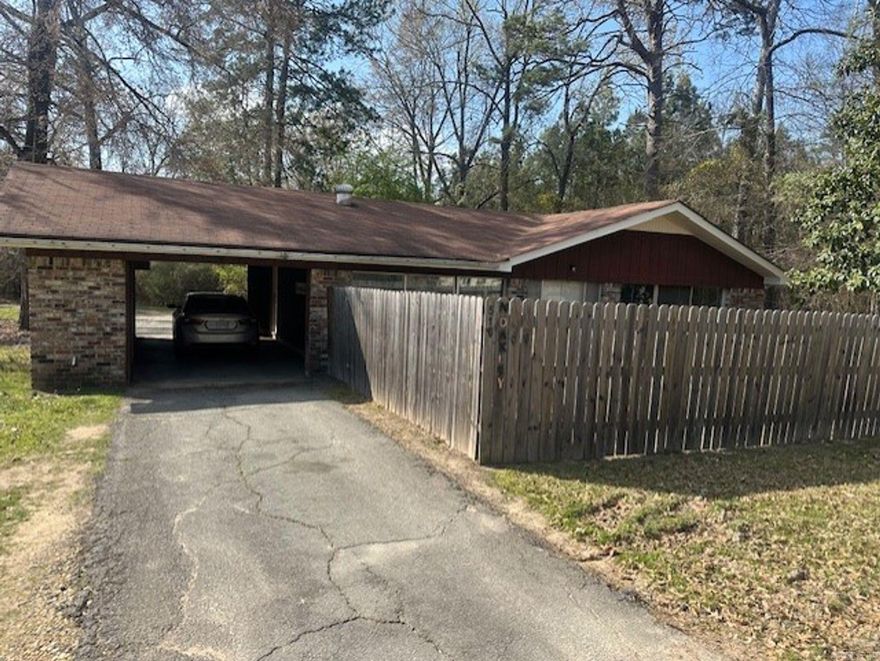 This well maintained property is move-in ready.  It features an open floor plan with three bedrooms, two large-sized bathrooms, a dining area, formal dinning room, a game room.  It has a large front and back yard for spring time fun.
