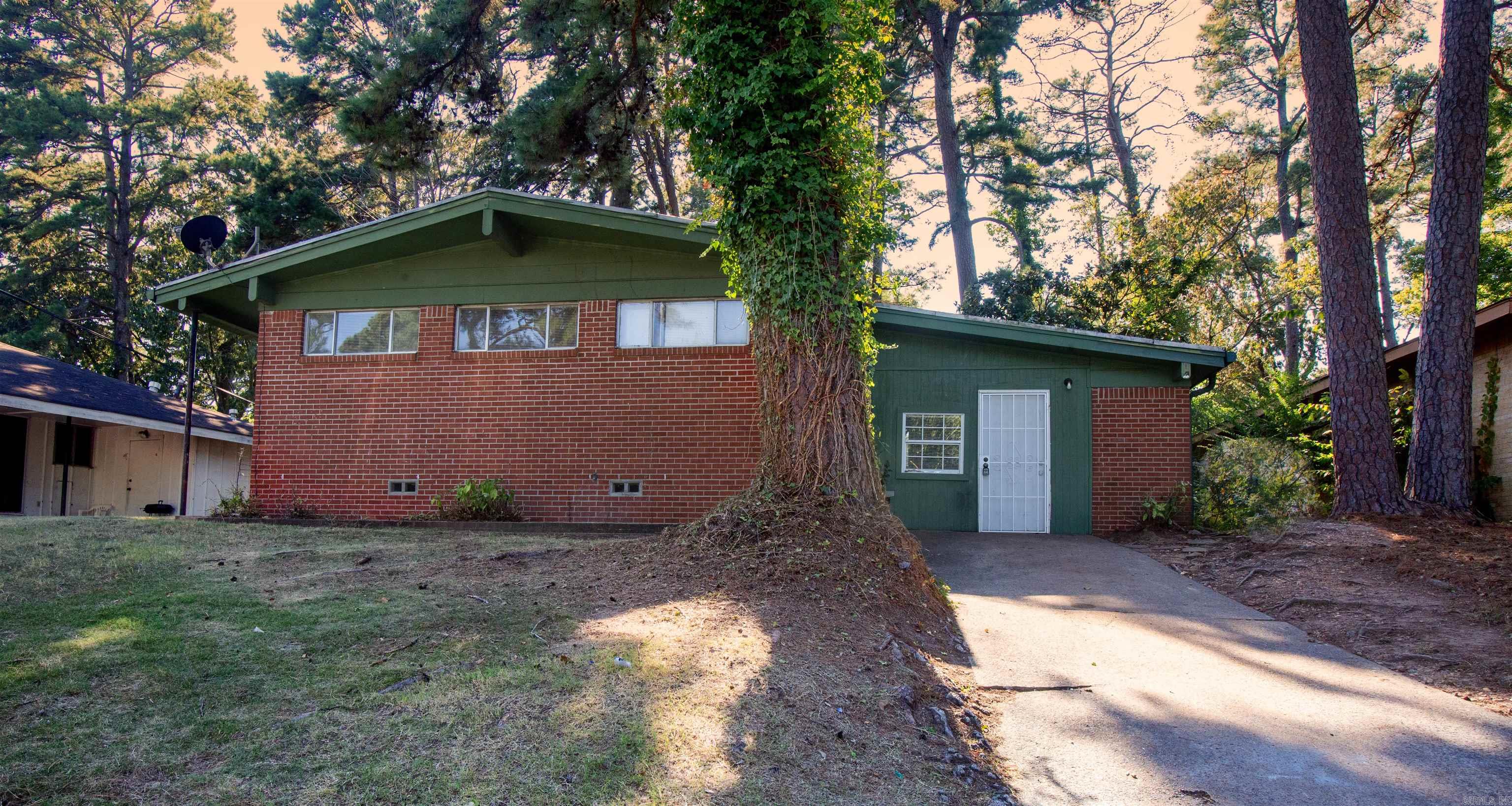 Cute 3BD/2BA in Little Rock that is waiting for you to call home. New paint and flooring throughout. Plenty of space throughout with an extra room off the kitchen. Large yard that is perfect for anyone with kids or pets. 24hr notice required, weekday showings 8:30am to 3:30pm No SPD as seller has never lived in the property and all offers must have ( buyer is aware there is a lease in place and agrees to all terms) This can be purchase as a package deal with 5917 Chaucer, 317 W 47th. and 3600 willow.