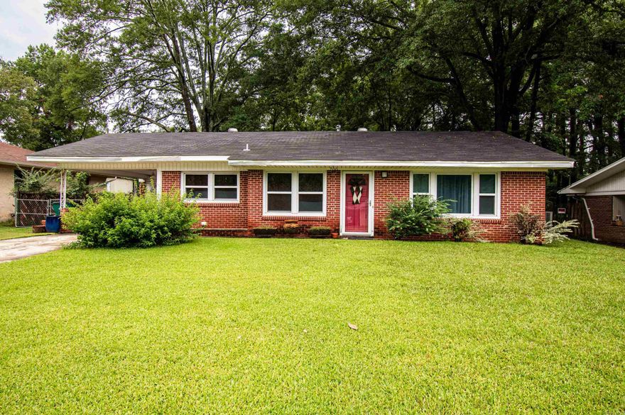 Come see this well-maintained home in El Dorado! 700 Harrell offers 3 beds/1bath, new flooring, granite countertops, and a fully fenced in backyard! This home would be a great choice for first-time home buyers, small families, or anyone looking to downsize.   *Exterior metal fascia to be replaced prior to closing