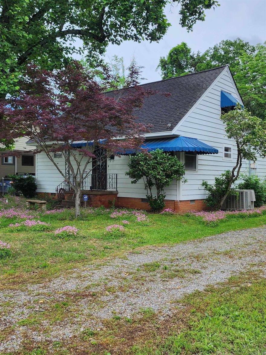 Hillcrest home. Great for investor!