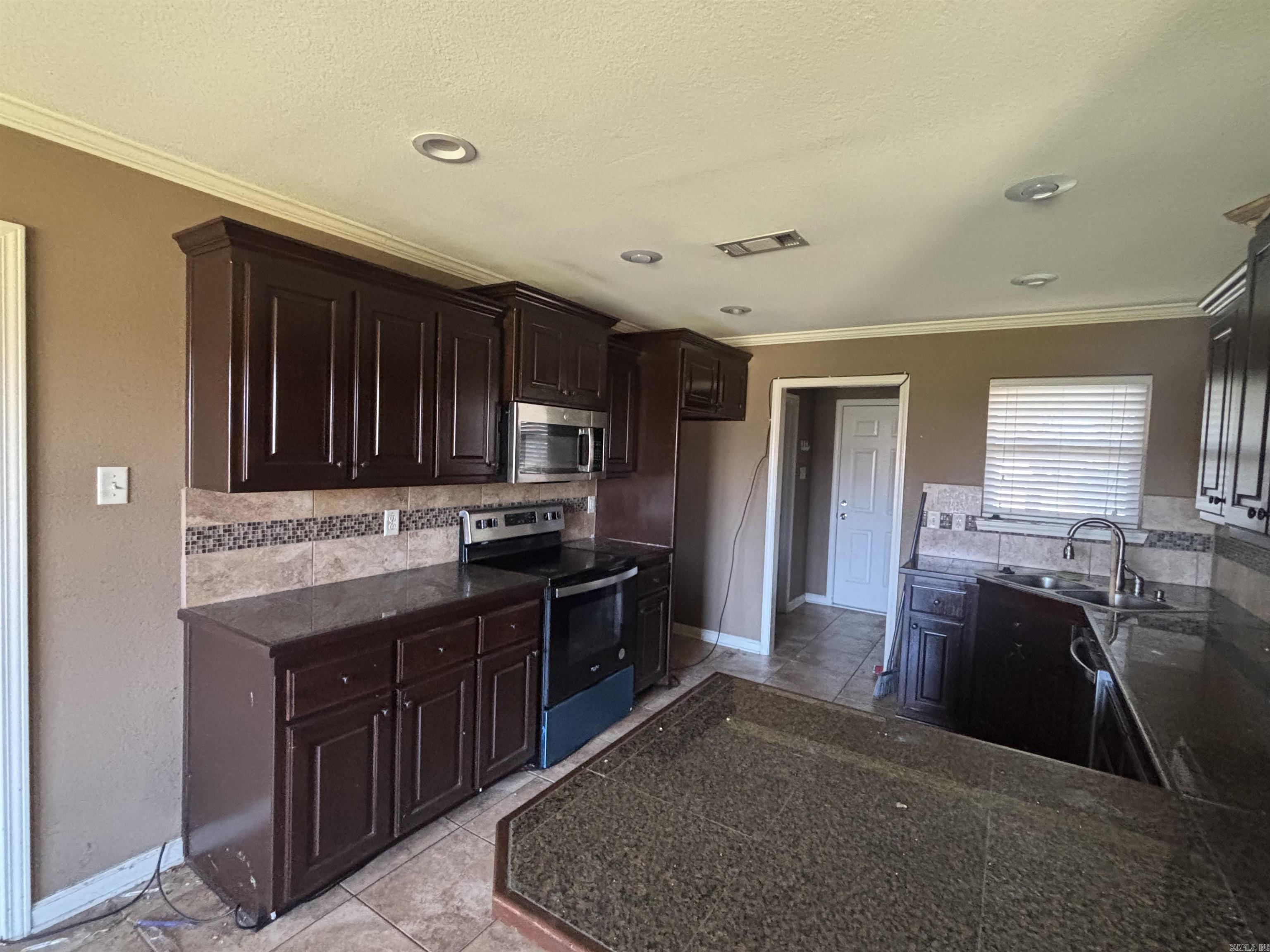 JAXON TERRACE - Residential