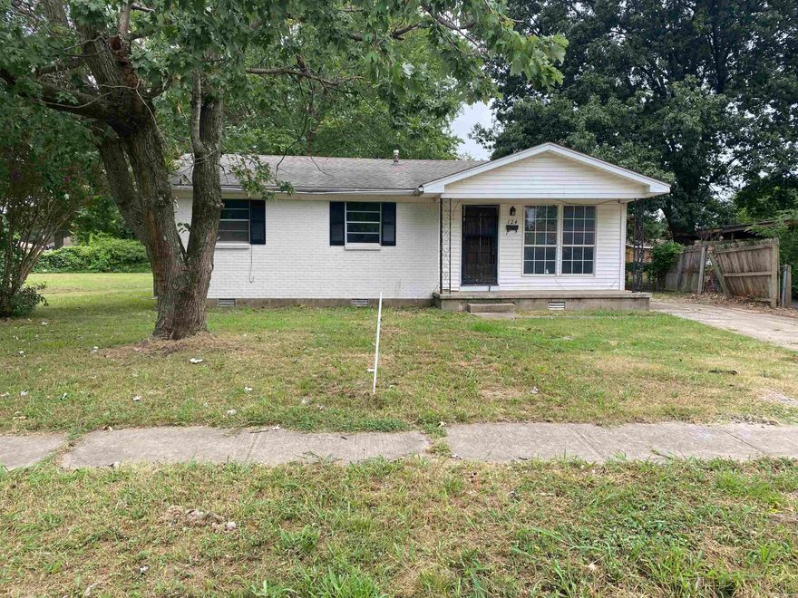 124 S Magnolia Drive, Trumann AR is an affordable home priced under $100,000. It is currently undergoing remodel/repair and should work for all types of financing. This 3 bedroom 1 bath brick/vinyl home would make a great home for anyone. HVAC is newer.  Legal- Lot 7 block 4 of Sims 1st addition to Trumann, AR