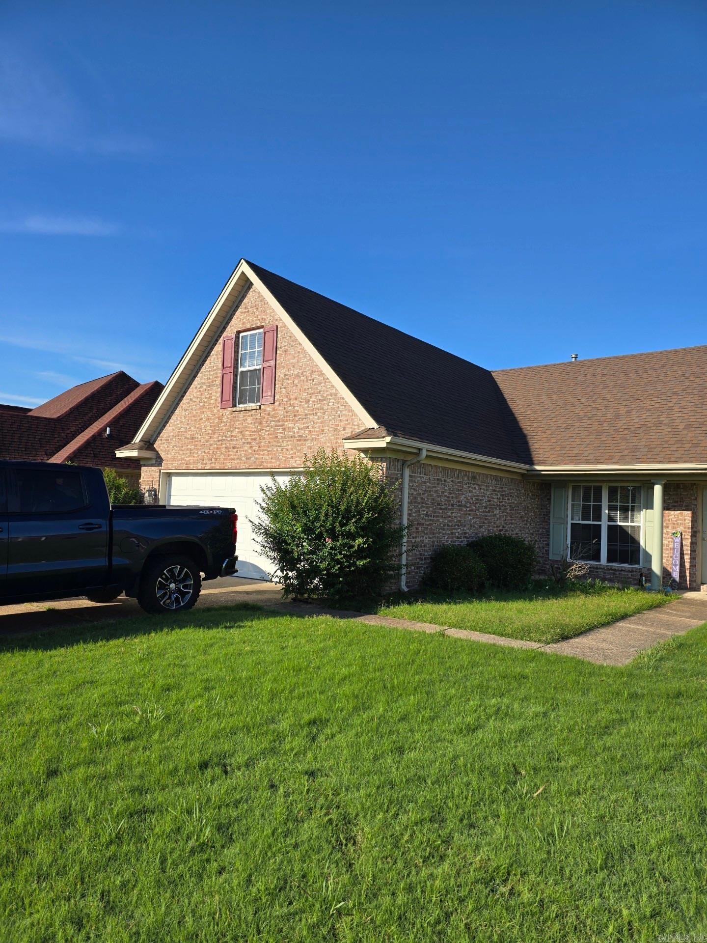 Beautiful 4 bedroom, 2.5 bath home with a split floor plan, eat in kitchen, dining room and spacious living room. 2 car attached garage for added convienence.