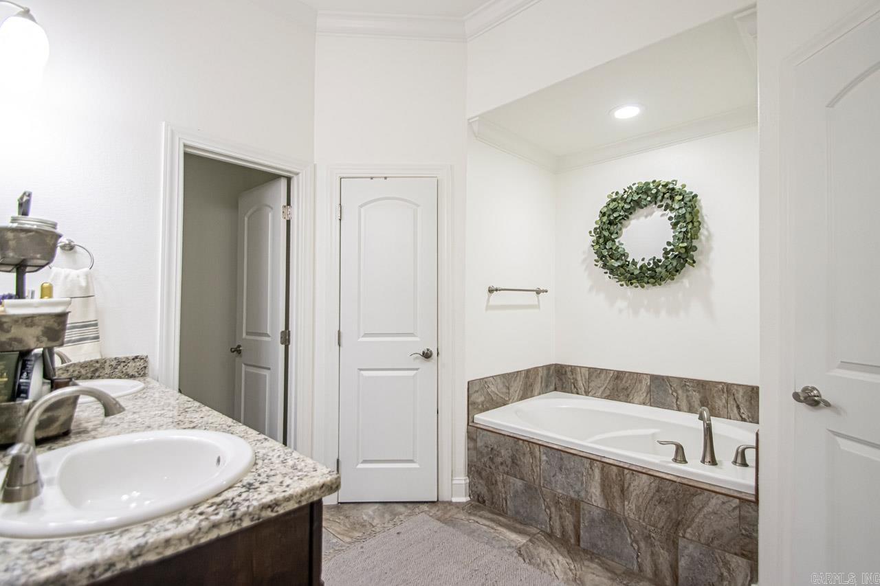 COUNTRY CLUB OF ARK THE - Residential