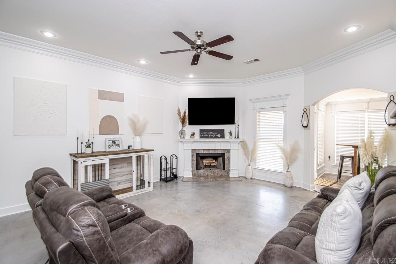 COUNTRY CLUB OF ARK THE - Residential