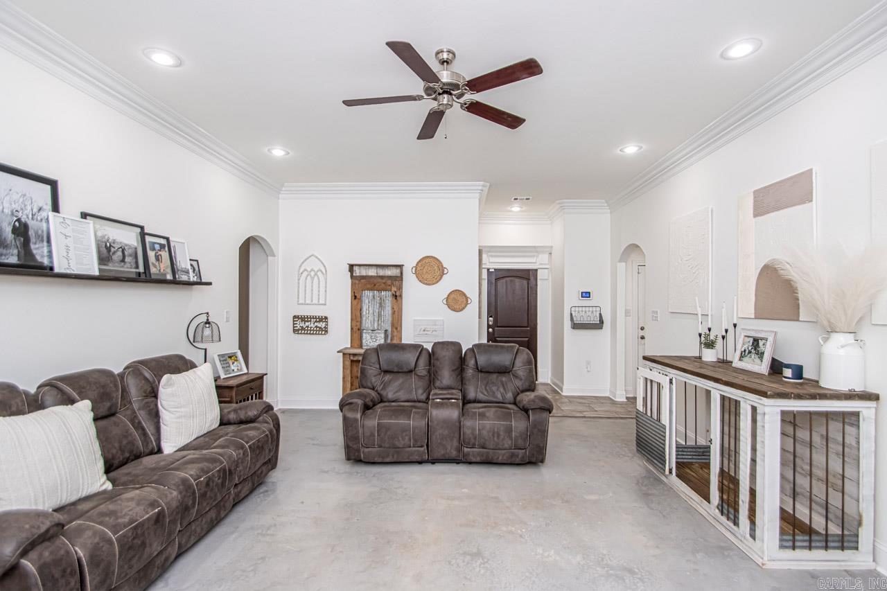 COUNTRY CLUB OF ARK THE - Residential