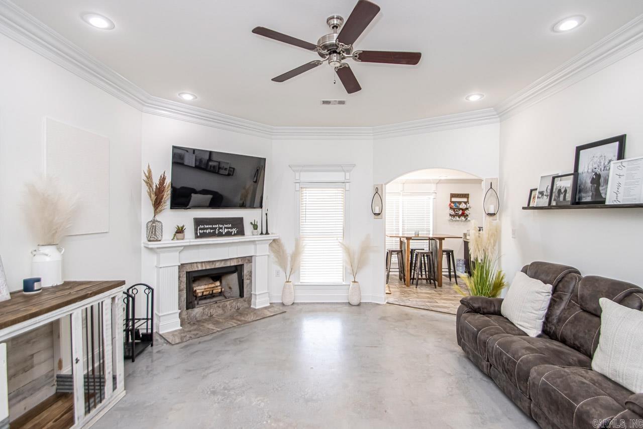 COUNTRY CLUB OF ARK THE - Residential