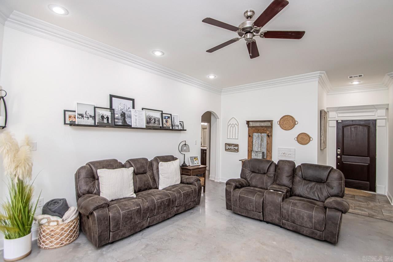 COUNTRY CLUB OF ARK THE - Residential