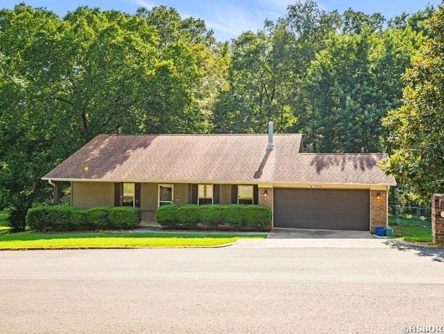 Your Dream Home Awaits in Lakeside School District!  Mere minutes from Lakeside School and nestled in the welcoming Cedarwood neighborhood, this beautifully updated home is ready for you! Enjoy recessed lighting, modernized bathrooms, and fresh paint throughout.  Step inside to a generous living room, featuring a cozy gas fireplace and stylish built-in bookcase – perfect for family gatherings. The heart of the home is the large eat-in kitchen, complete with modern appliances, ample cabinetry, and a convenient kitchen island for extra prep space or casual dining. Enjoy the sunlit breakfast nook or step out to your covered back patio for effortless outdoor entertaining.  Retreat to one of three comfortable bedrooms, each boasting its own walk-in closet with built-in shelves. The master suite offers a peaceful escape with a private en-suite bathroom.  Beyond the charm, enjoy unparalleled convenience! You're just minutes from top-rated schools, shopping, and dining. This prime location offers both accessibility and the charm of a residential neighborhood. Whether settling down or seeking a vibrant community, this property is the perfect fit.