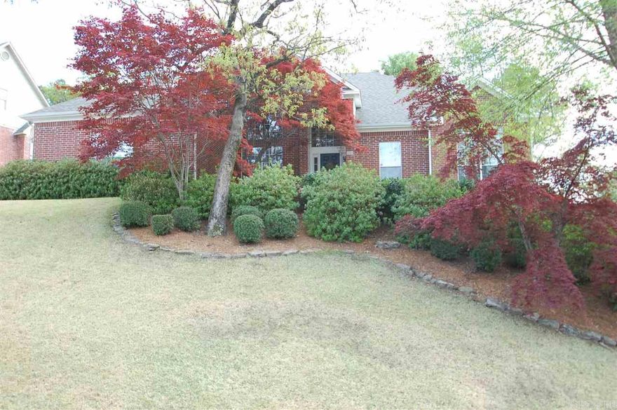 Instantly Welcoming! Approx. 2730 SF. 4/ 5 bedrooms. 3 Full baths.  Dining room.  Kitchen remodeled 2 yrs ago-tile floor,silestone counters, custom cabinets, S/S appliances, pantry,&built-in desk. Lg den w/ gas log FP & hardwood floors. Master w/ new wood floors & all new bathroom-granite tops,sep. shower, garden tub, double sinks. 3 bdrms on other side with updated hall bath.Upstairs-Bonus rm w/ 2 closets could be office/bd & bath. Great bkyd- deck, play area, dog run & storage under deck.ROBERTS agt rmks.