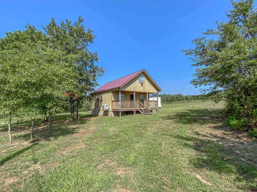 Cozy cabin on 5.25 acres m/l near Clarkridge, AR.