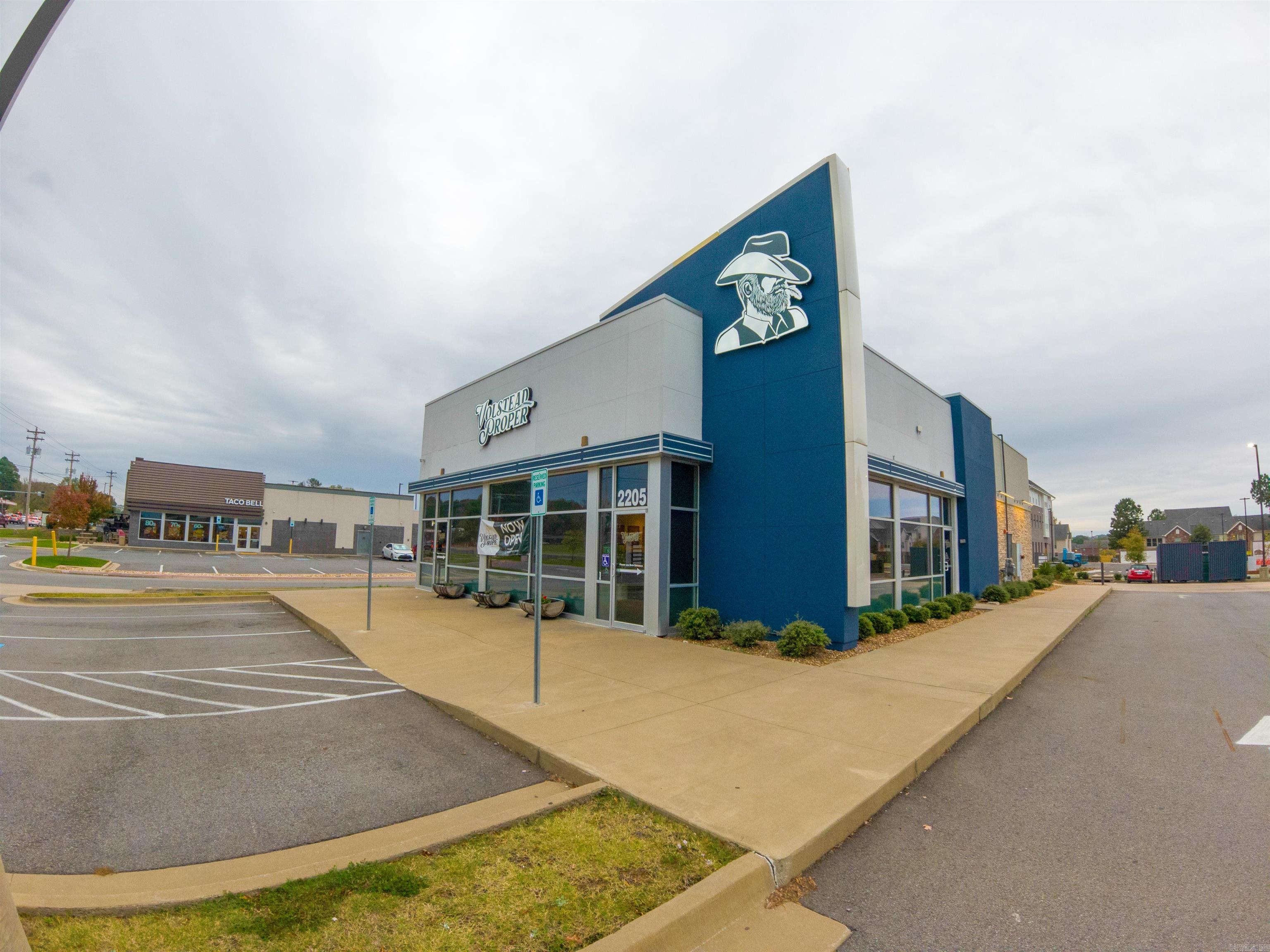Prime Retail/Restaurant Opportunity – Across from UCA! ±3,200 SF of recently renovated drive-thru or retail space available on Dave Ward Drive in Conway. Directly across from the University of Central Arkansas, this C2-zoned property boasts high visibility with 125 feet of frontage and over 34,000 VPD. Surrounded by national retailers like Starbucks, Taco Bell, and Chicken Salad Chick, it’s ideal for a quick-service concept or retail user. Includes ±38 private parking spaces. Renovated in 2022, this second-generation restaurant is move-in ready. FOR SALE OR LEASE! Lease Rate $12,000 / month + NNN