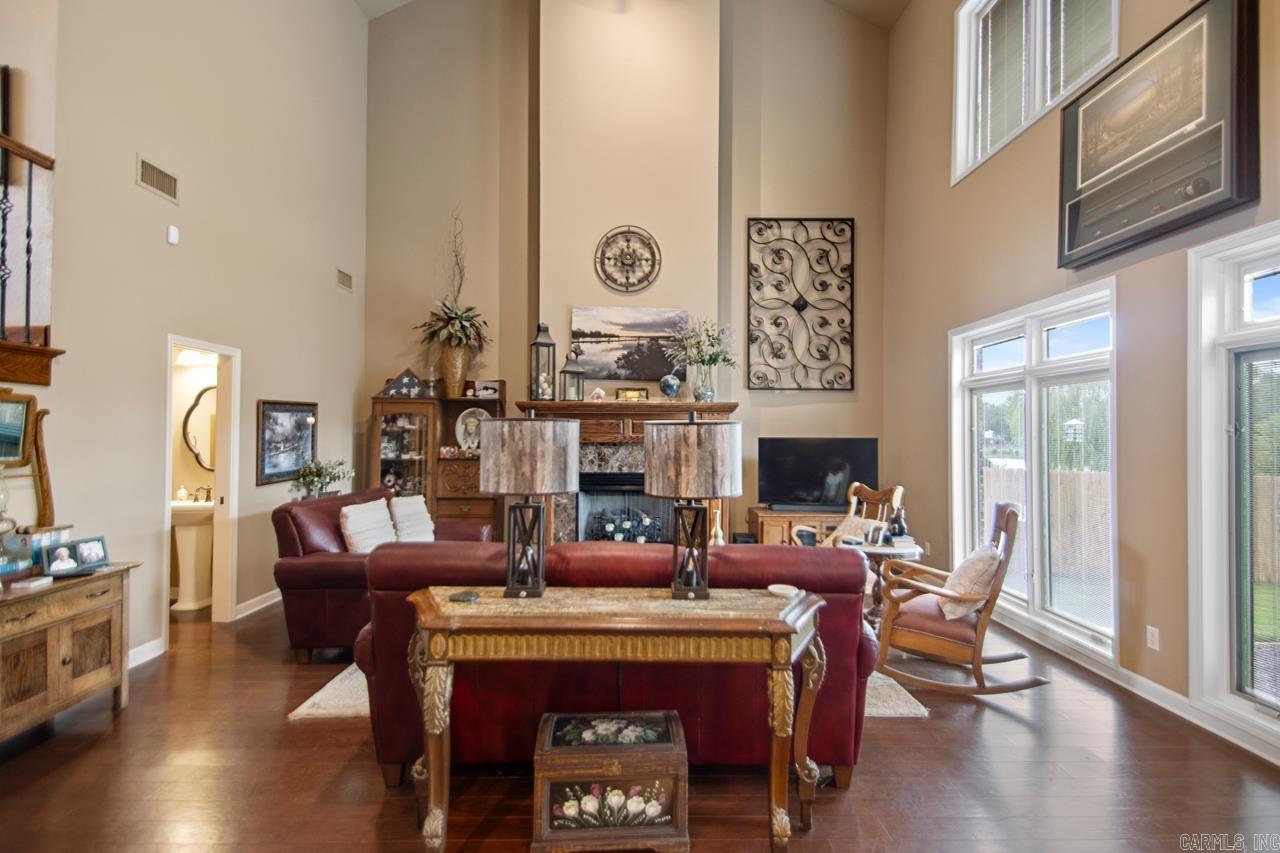 WALNUT POINTE NORTHLAKE SUBDIVIS - Residential