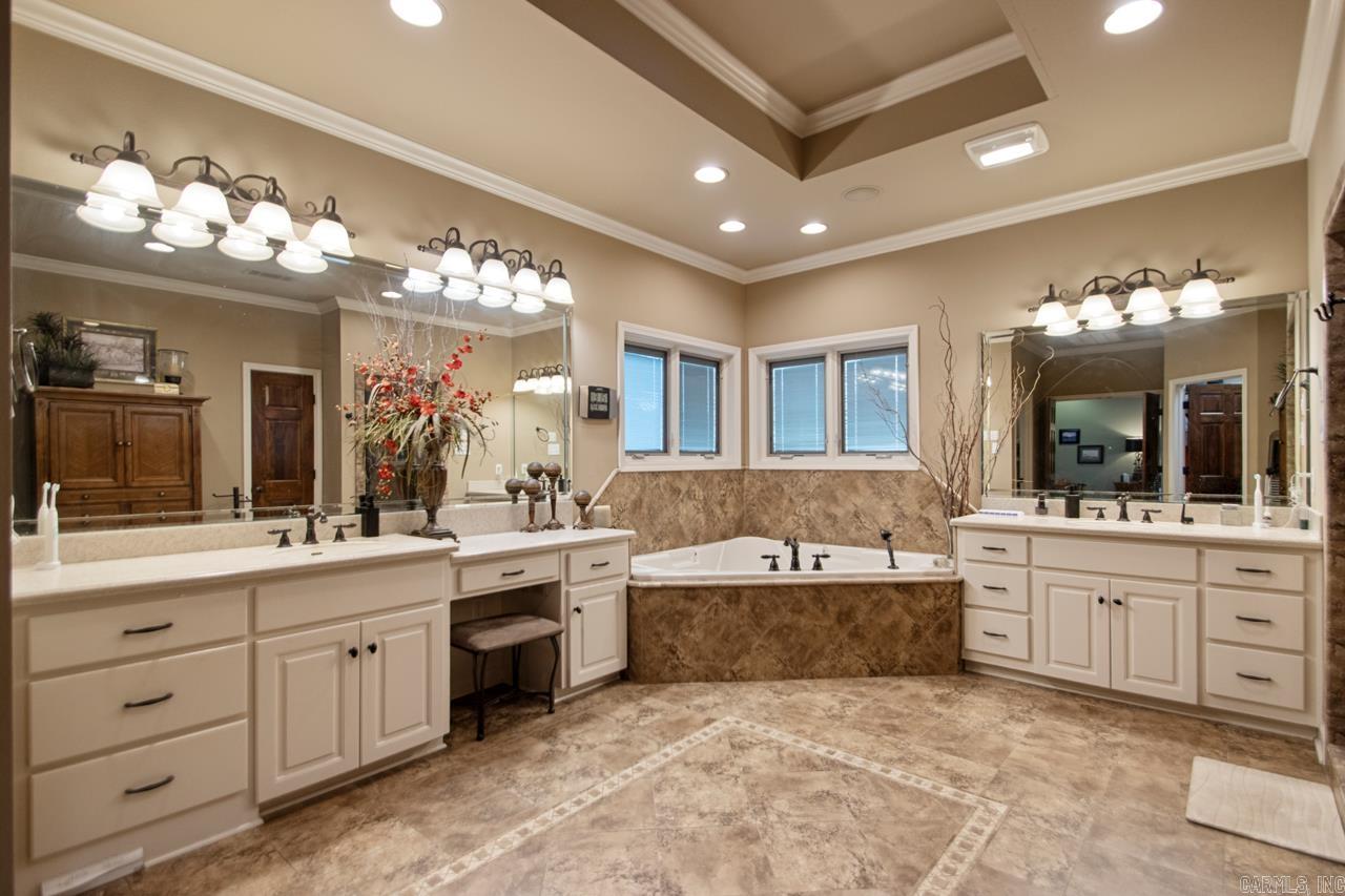 WALNUT POINTE NORTHLAKE SUBDIVIS - Residential