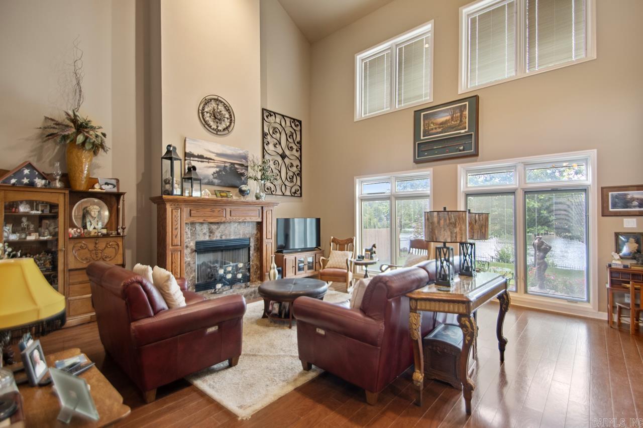 WALNUT POINTE NORTHLAKE SUBDIVIS - Residential