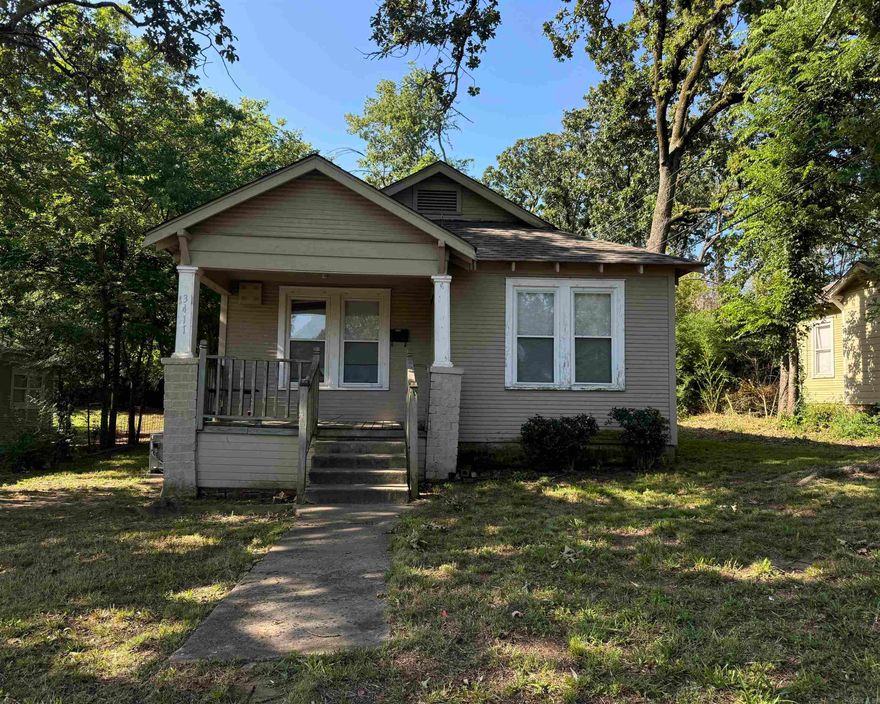 Investor Opportunity in Capitol View!   Real hardwood floors.  So much potential!!