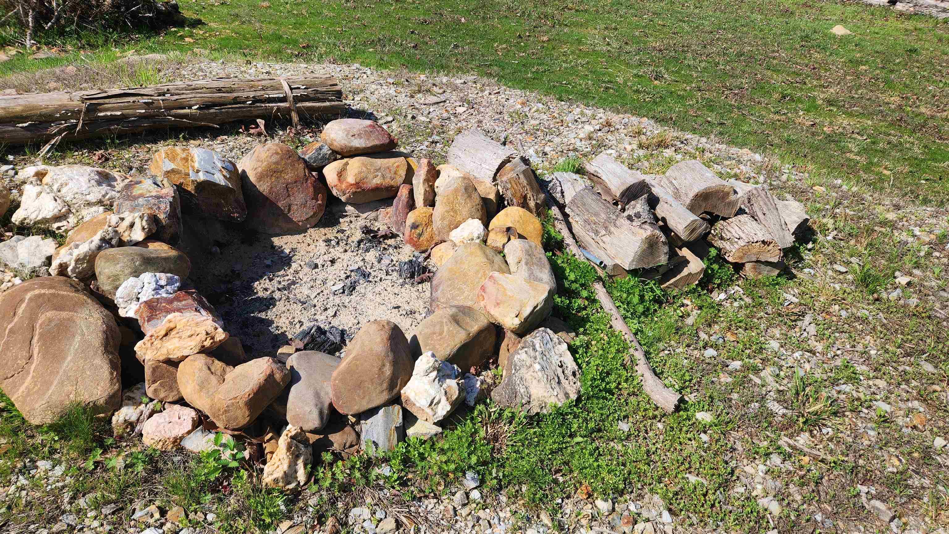 REVAS RETREAT - Land