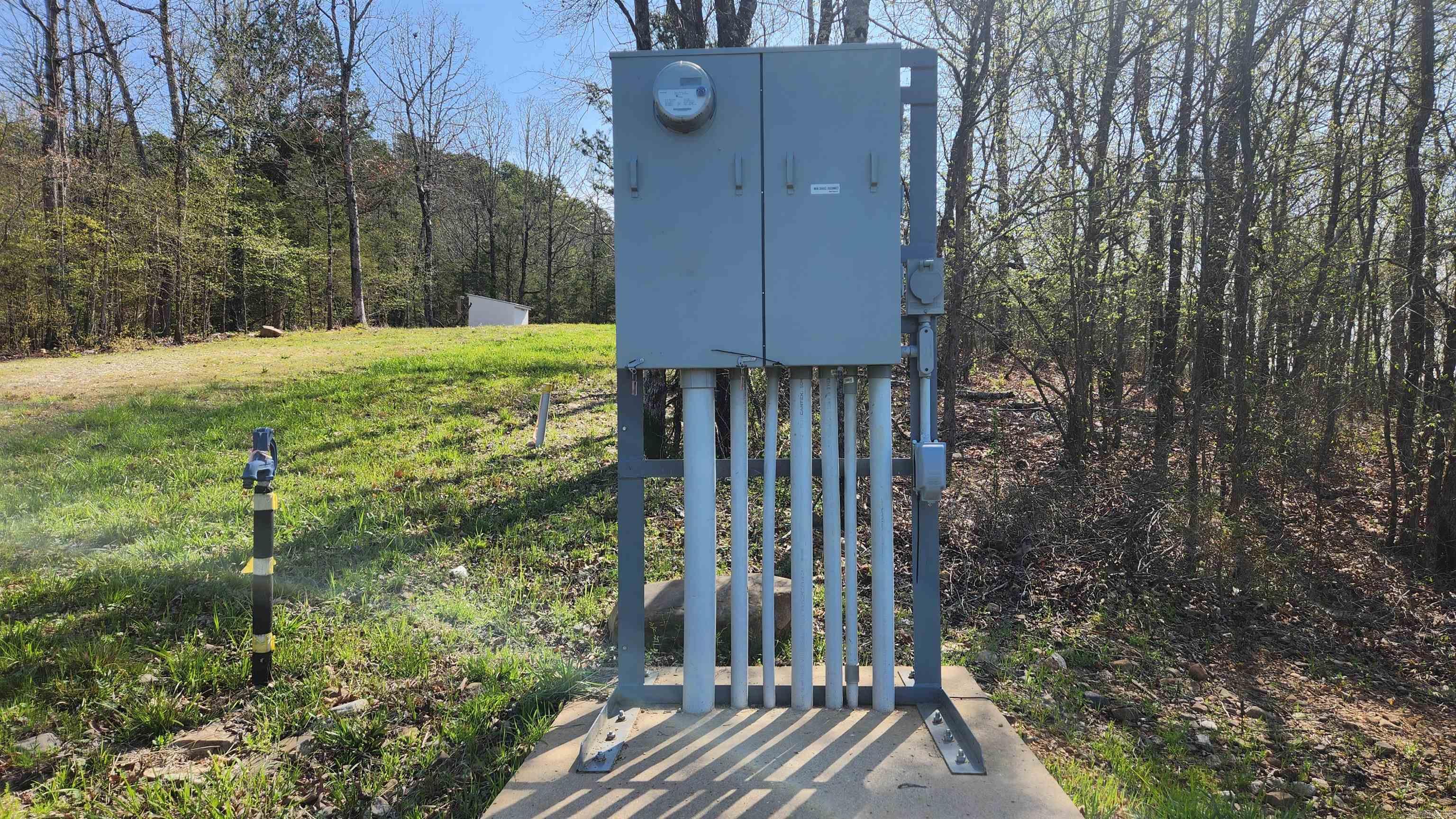 REVAS RETREAT - Land