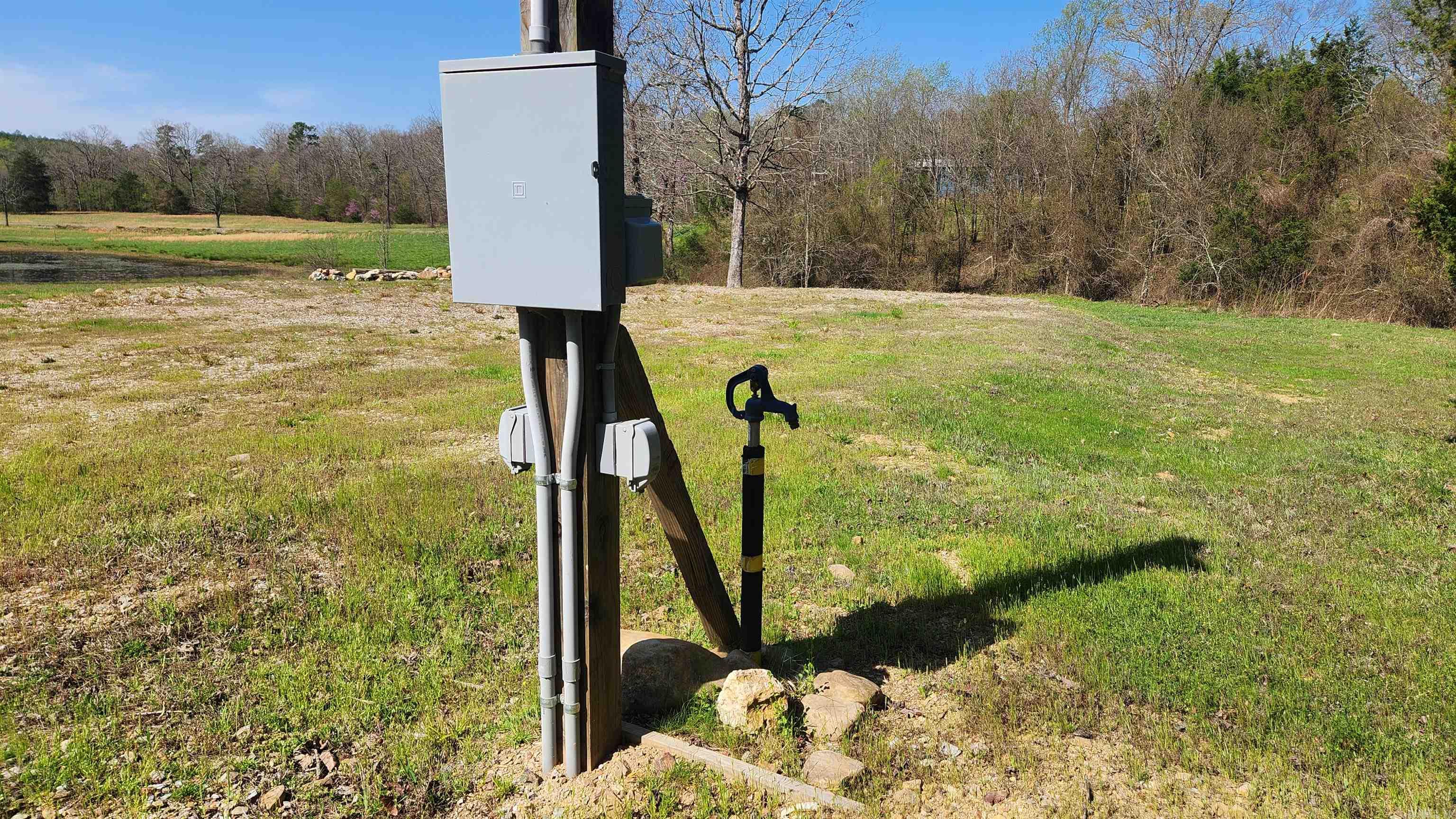 REVAS RETREAT - Land