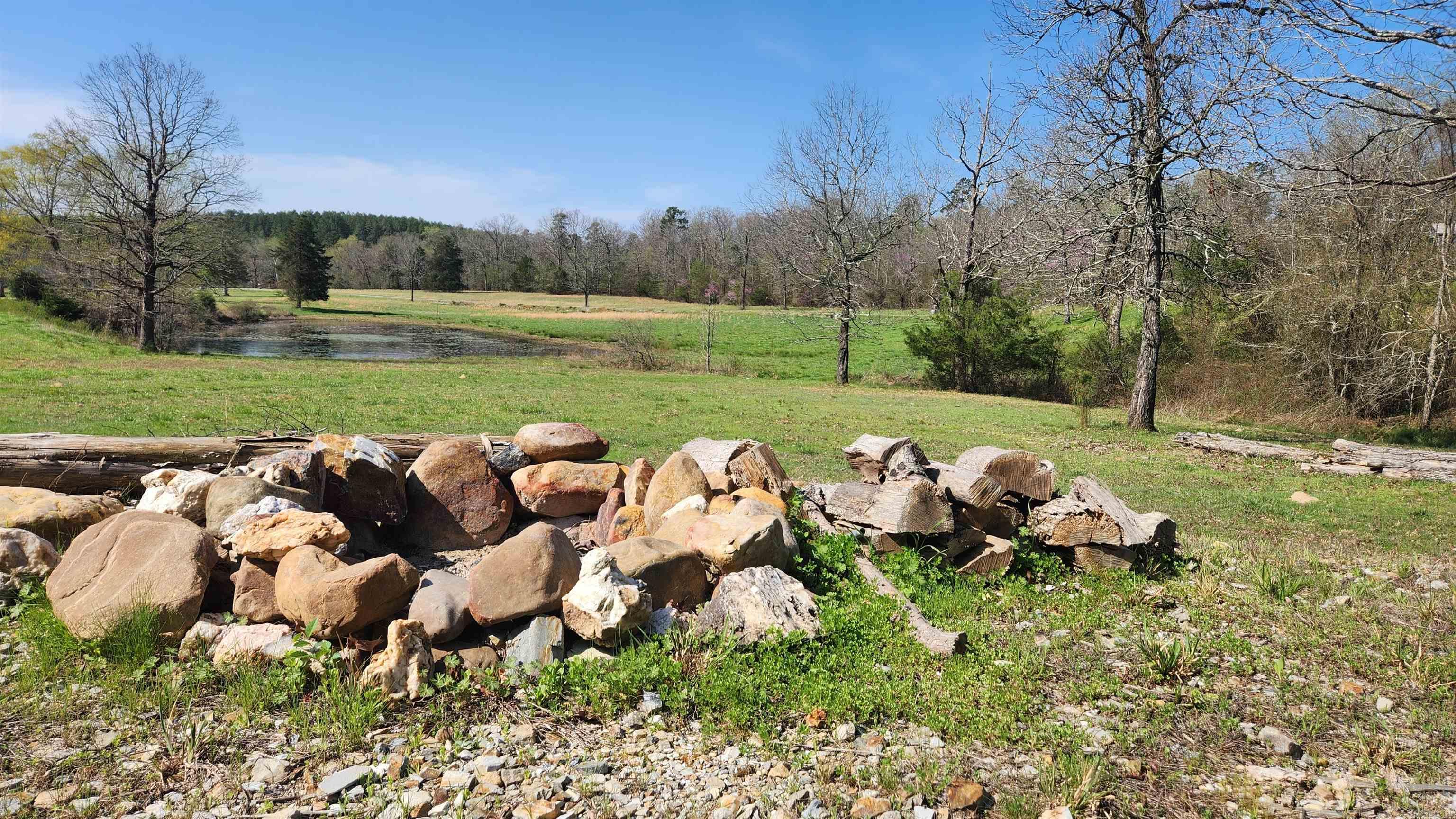 REVAS RETREAT - Land