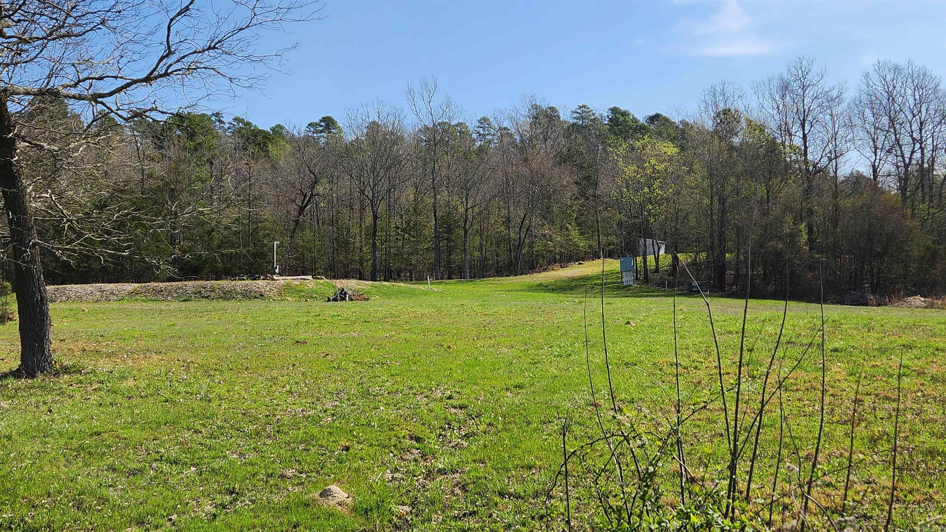 REVAS RETREAT - Land