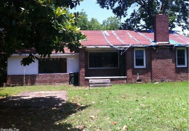 Investors check out this property! Fireplace and large living room. Call the listing agent today for more informationPlease refer to agent confidential remarks for offer submission process and proper documentation required with your offer to be considered. Property was built prior to 1978 and lead based paint potentially exists. The property is uninhabitable AND/OR severely damaged with deteriorated paint surfaces that will not be treated by VA and which will need to be opened or removed. VA OWNED PROPERTY