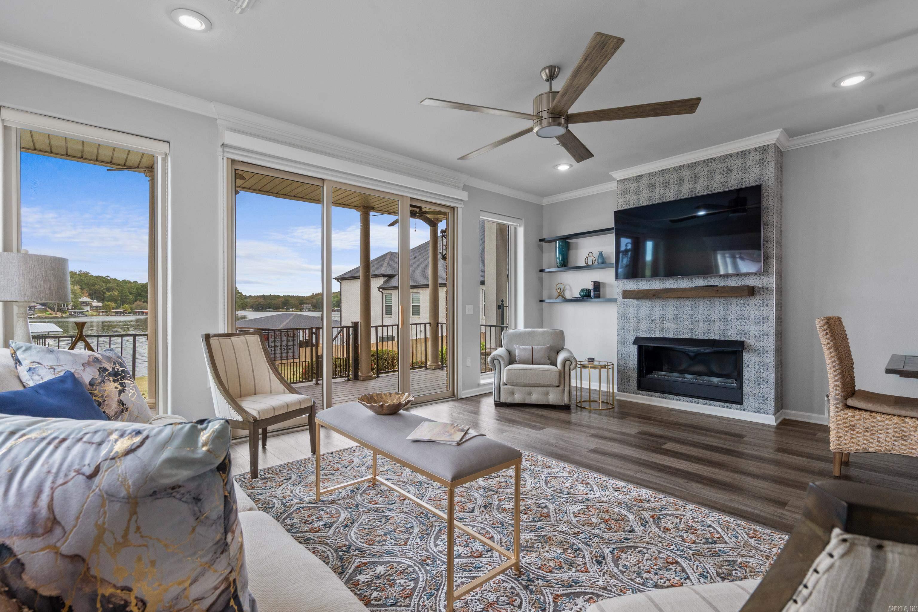 MAJESTIC LAKE VILLAGE TOWNHOMES - Residential