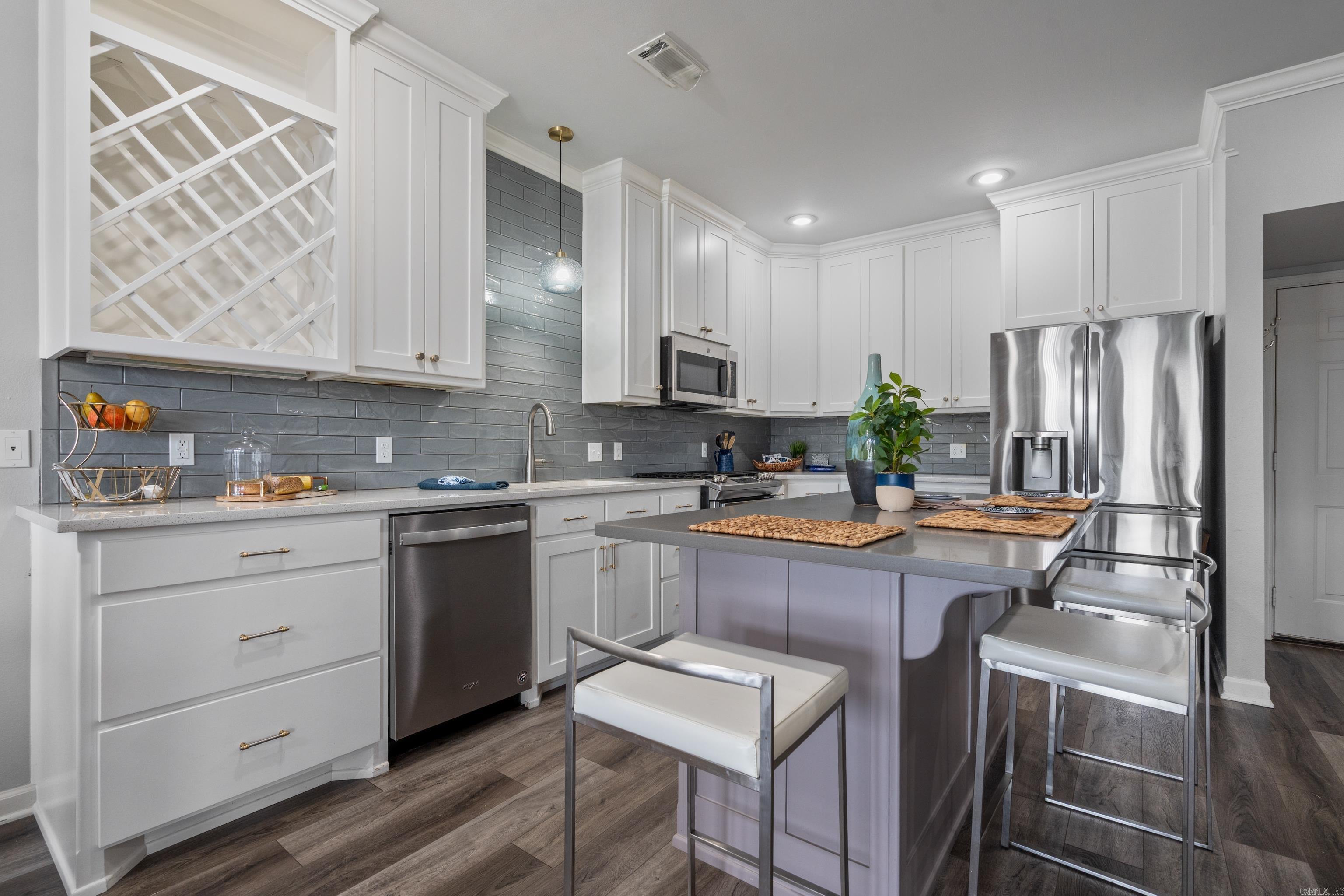 MAJESTIC LAKE VILLAGE TOWNHOMES - Residential